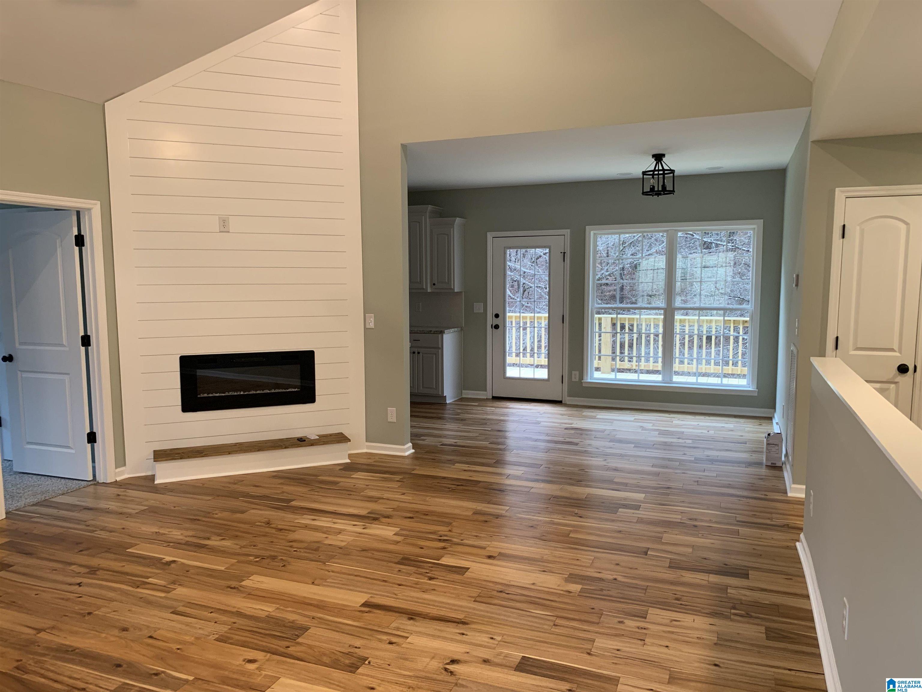 821 LAKESHORE CIRCLE