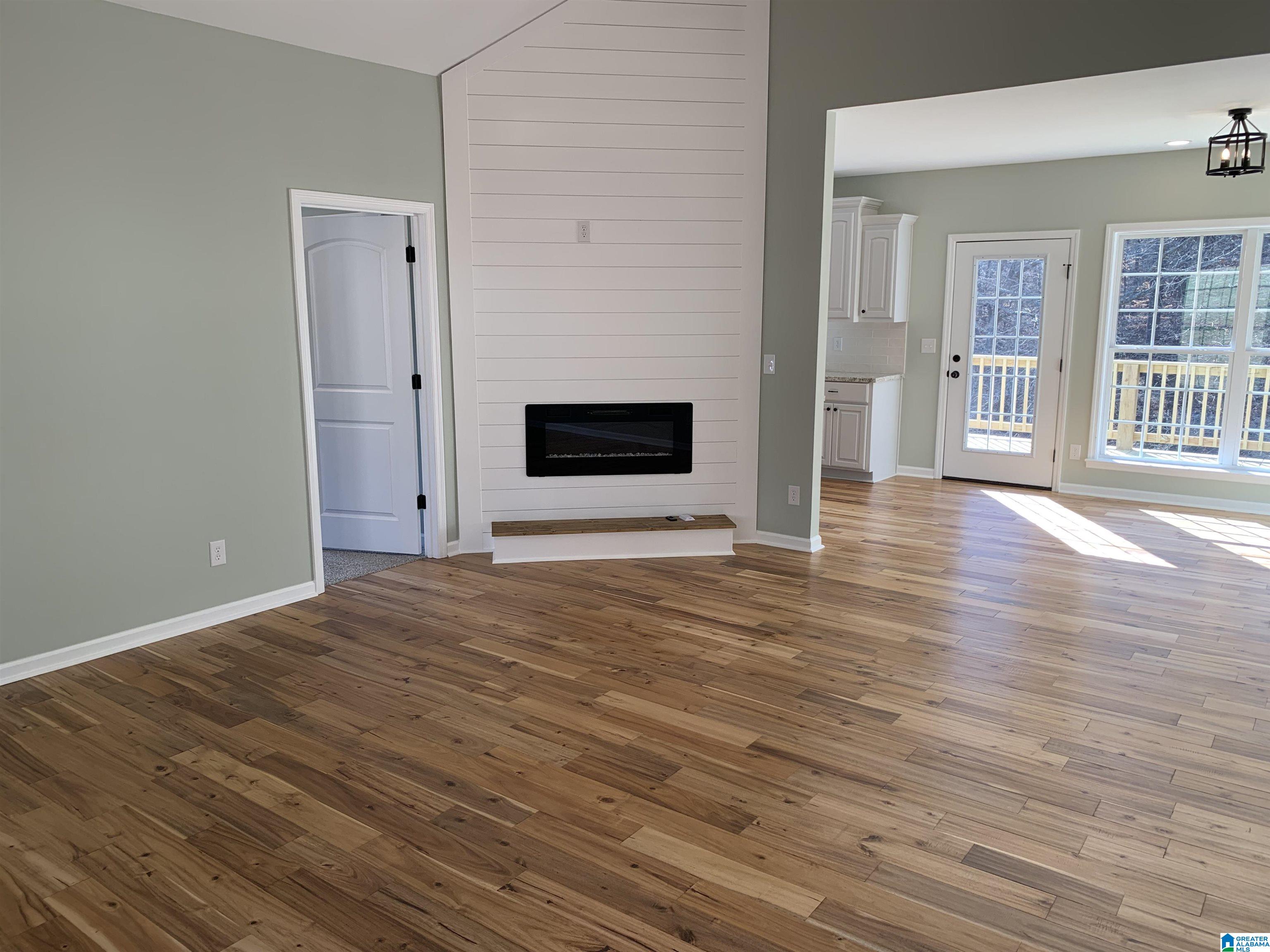 821 LAKESHORE CIRCLE