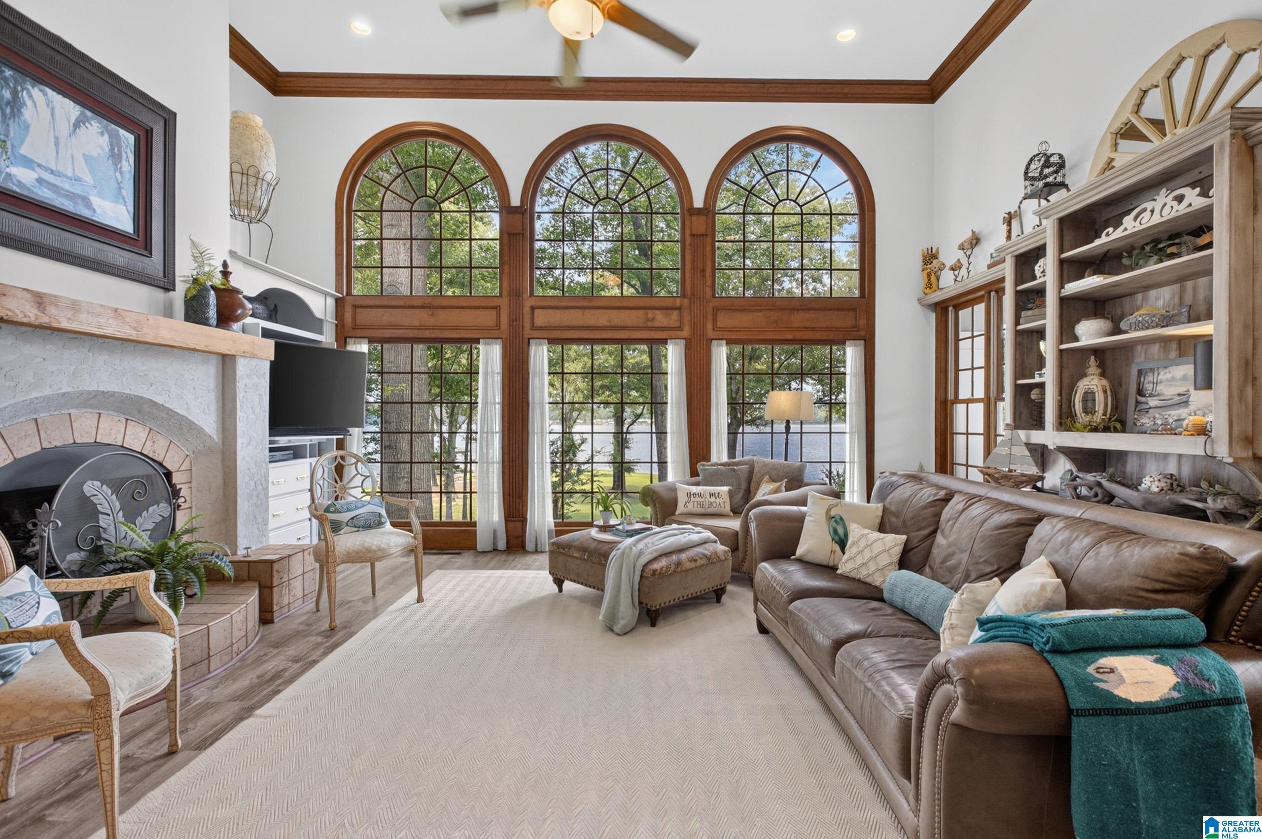 1015 RIVER OAKS DRIVE