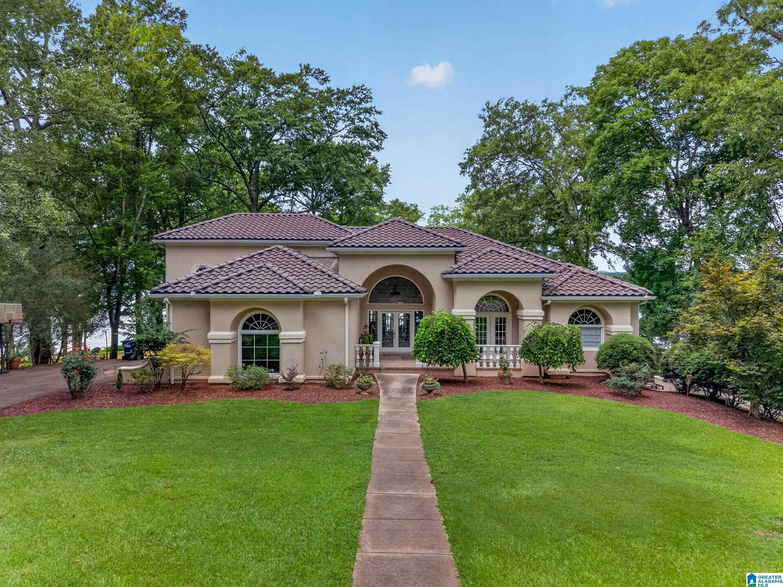 1015 RIVER OAKS DRIVE