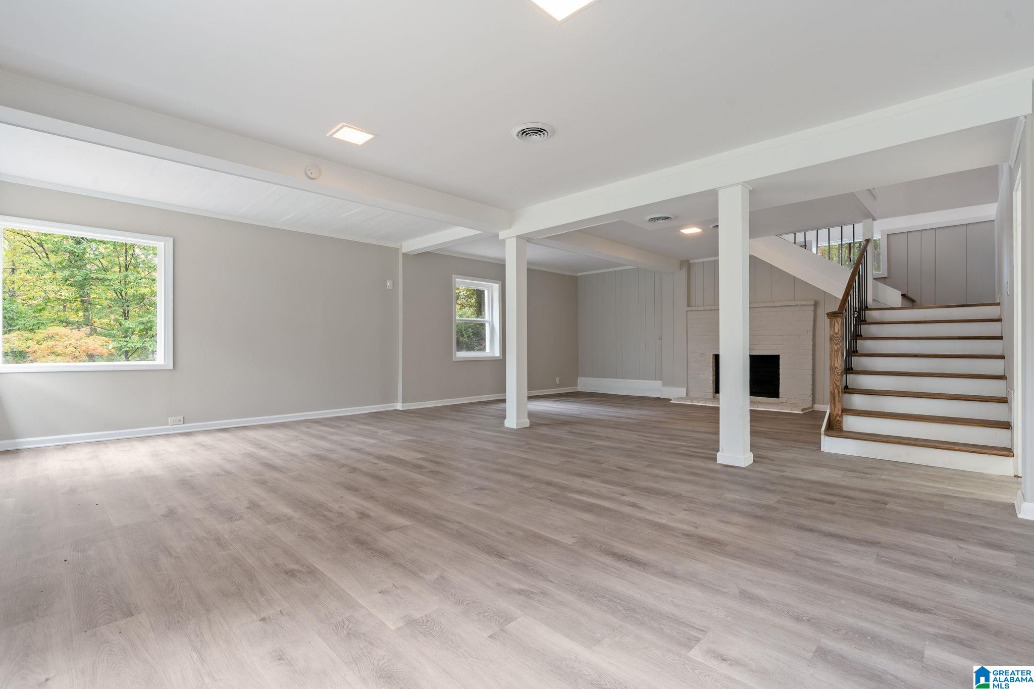 686 RIDGE TOP CIRCLE