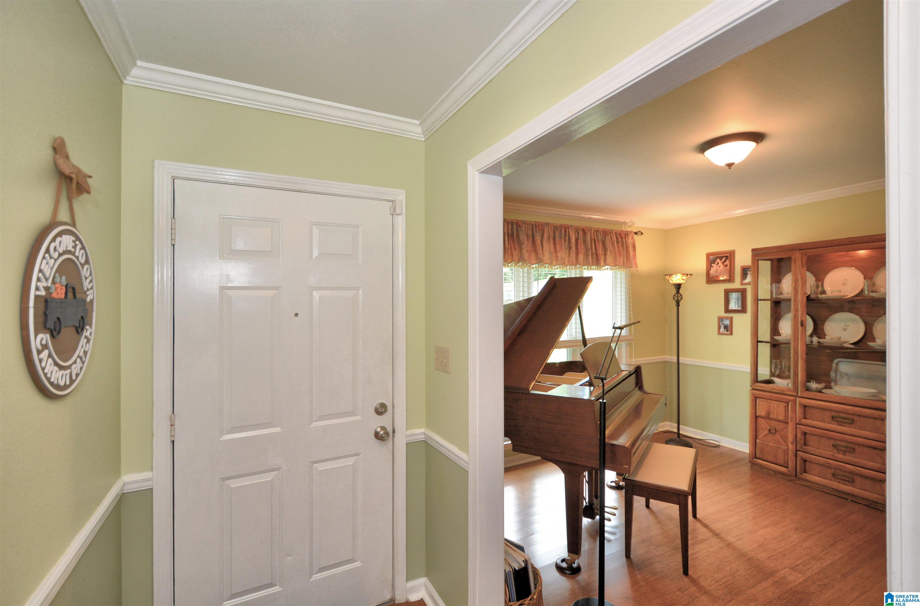 5975 MOCKINGBIRD LANE