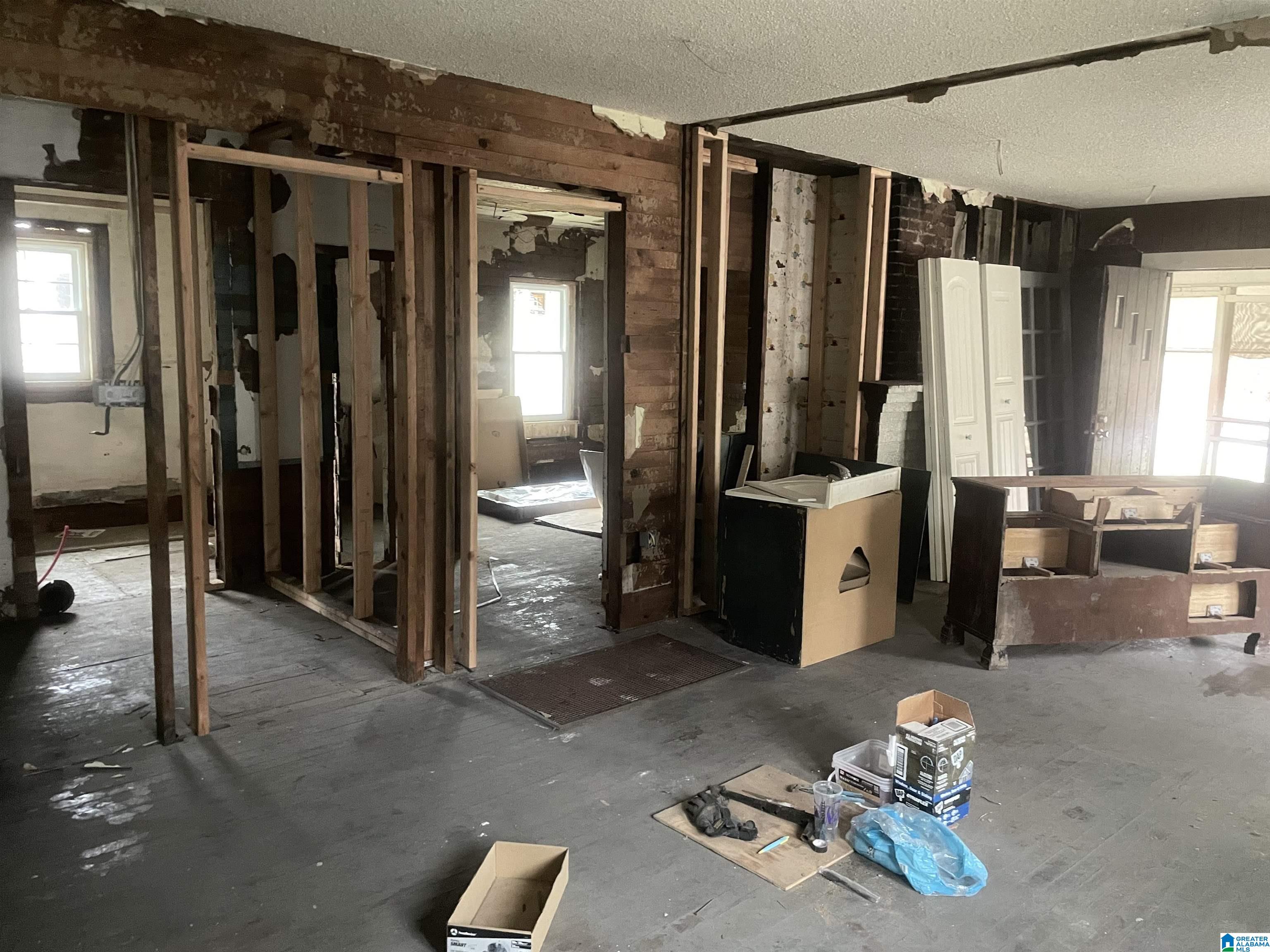 1607 HOLBROOK AVENUE