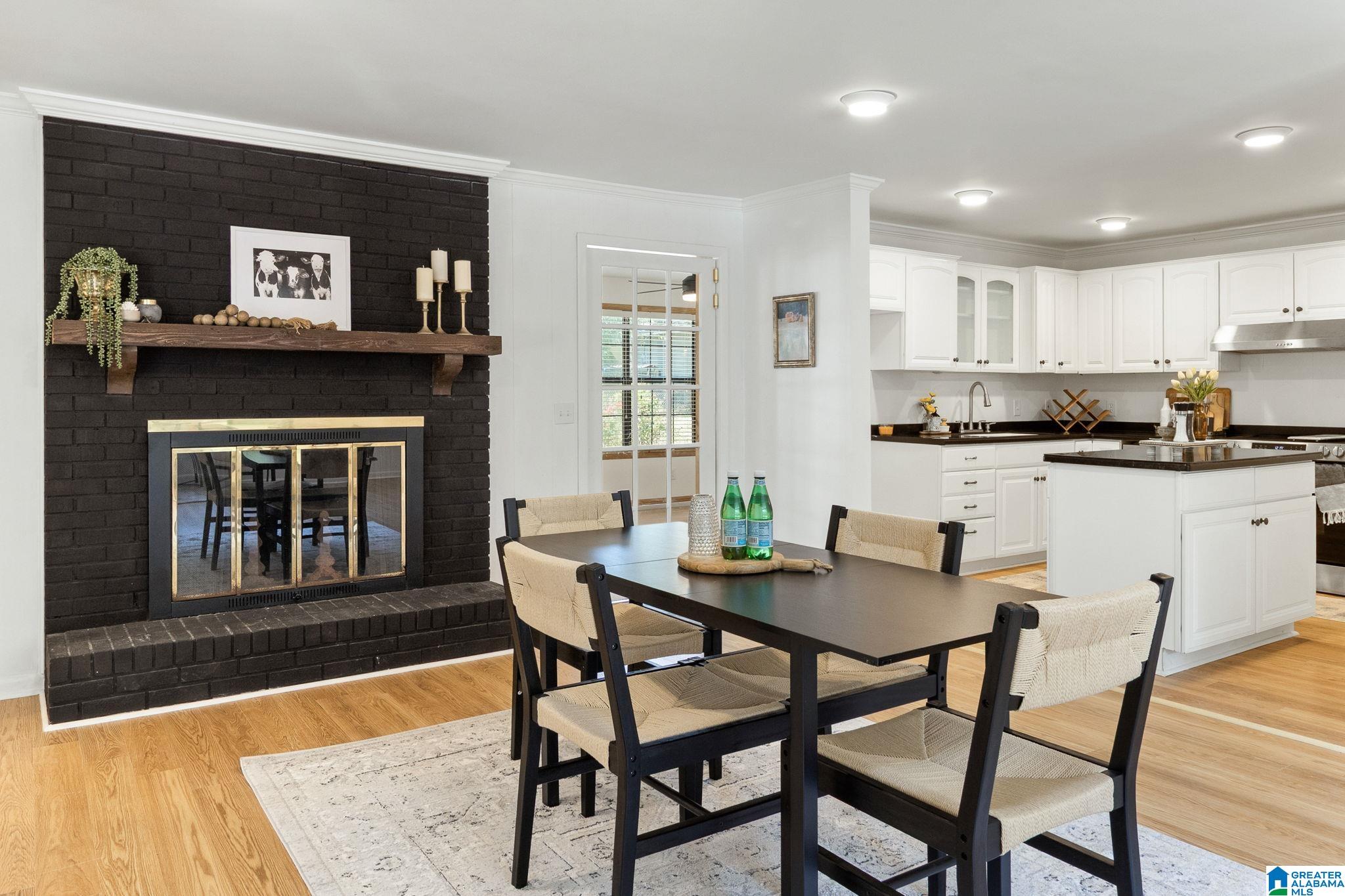 1604 S PRIMROSE LANE