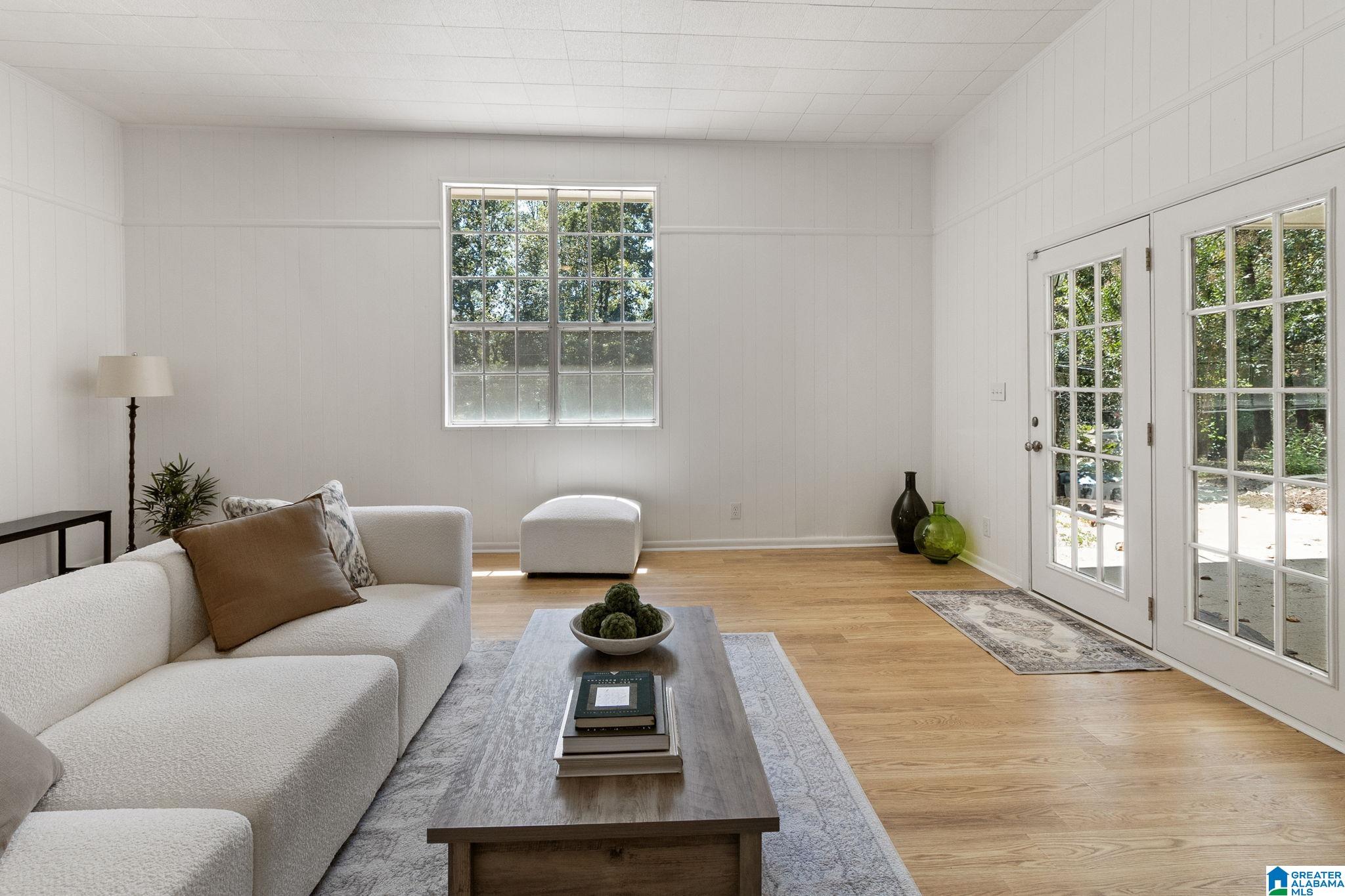 1604 S PRIMROSE LANE