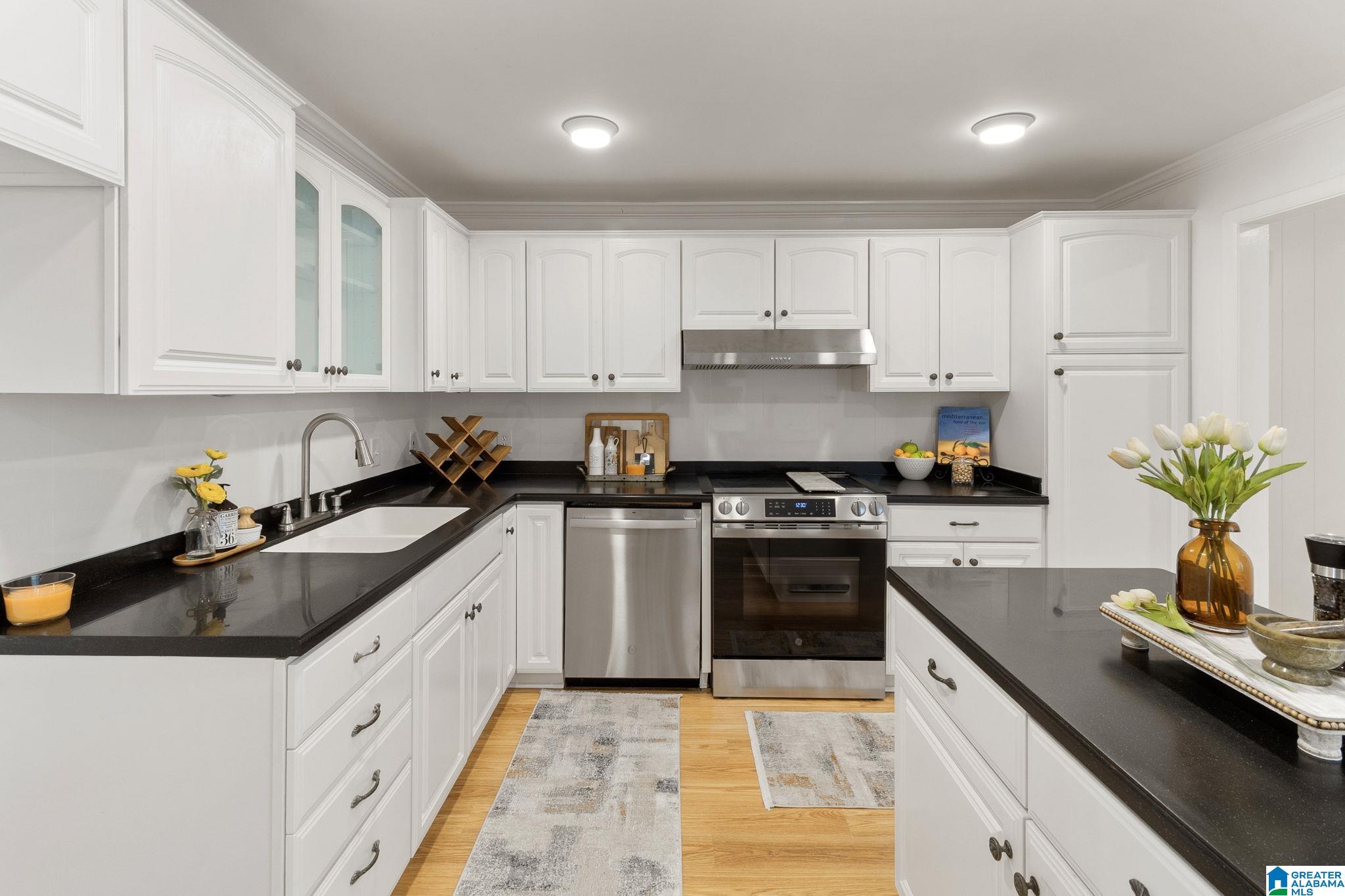 1604 S PRIMROSE LANE