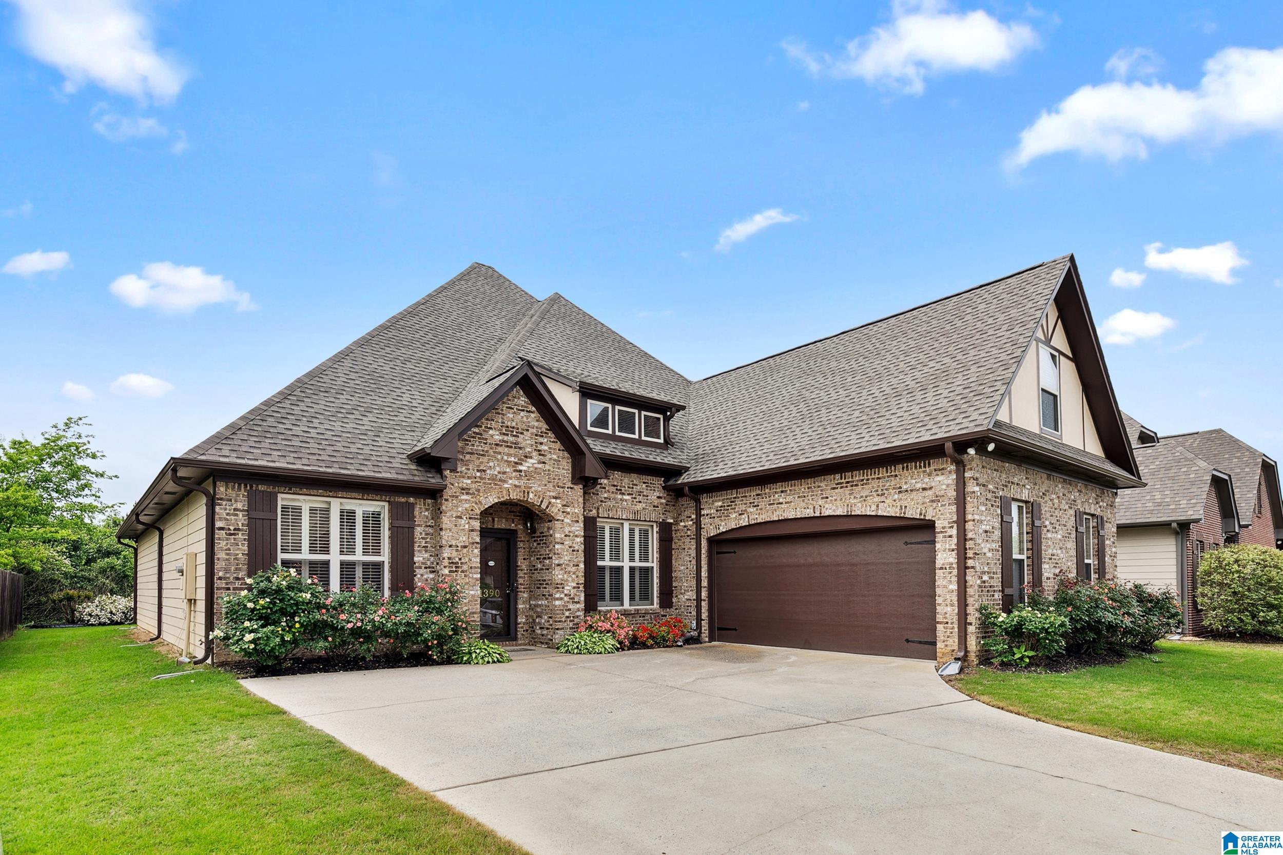 1390 MOUNTAIN LANE