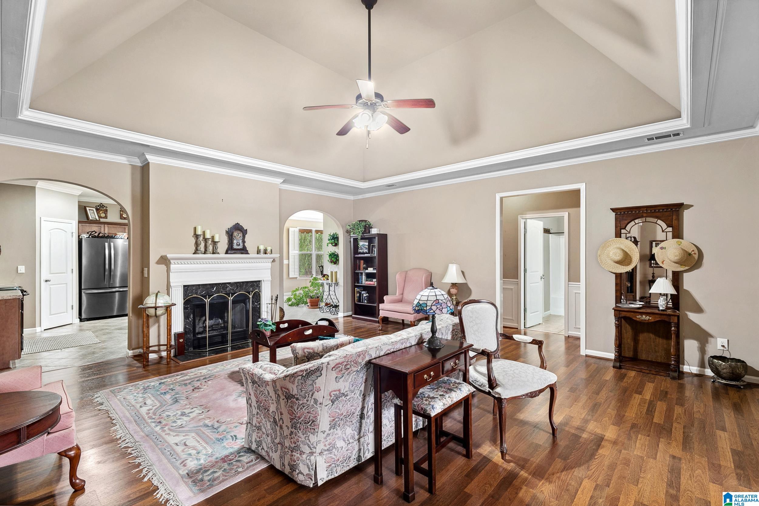 1390 MOUNTAIN LANE