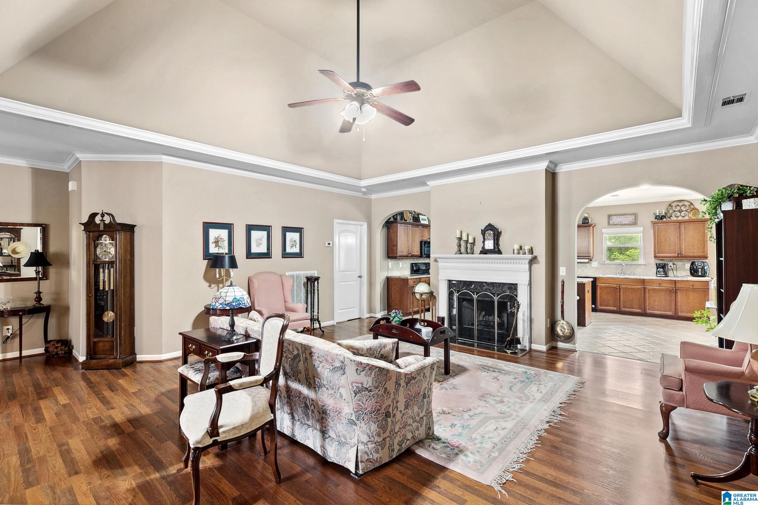 1390 MOUNTAIN LANE