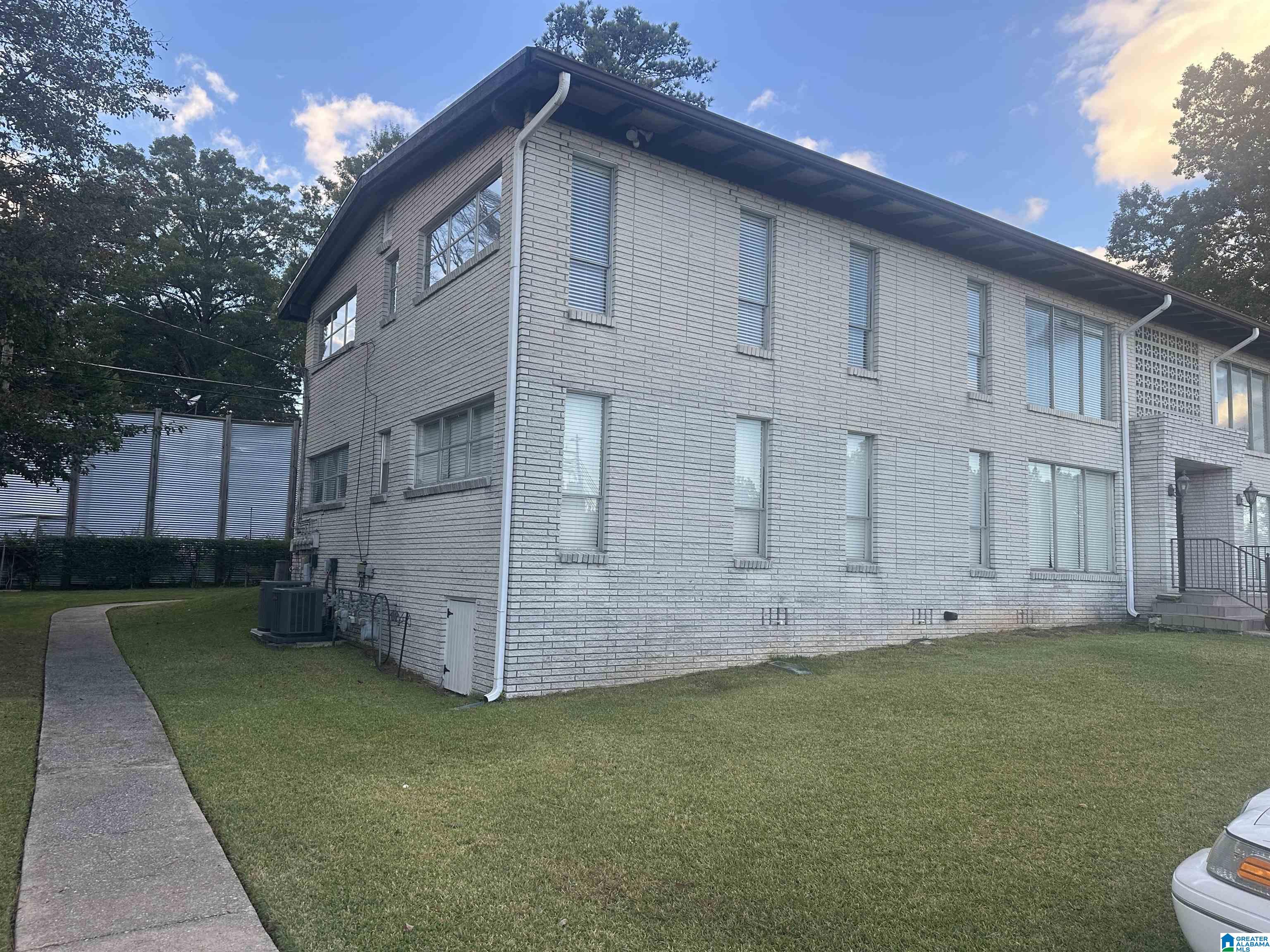 1834 MONTCLAIRE LANE