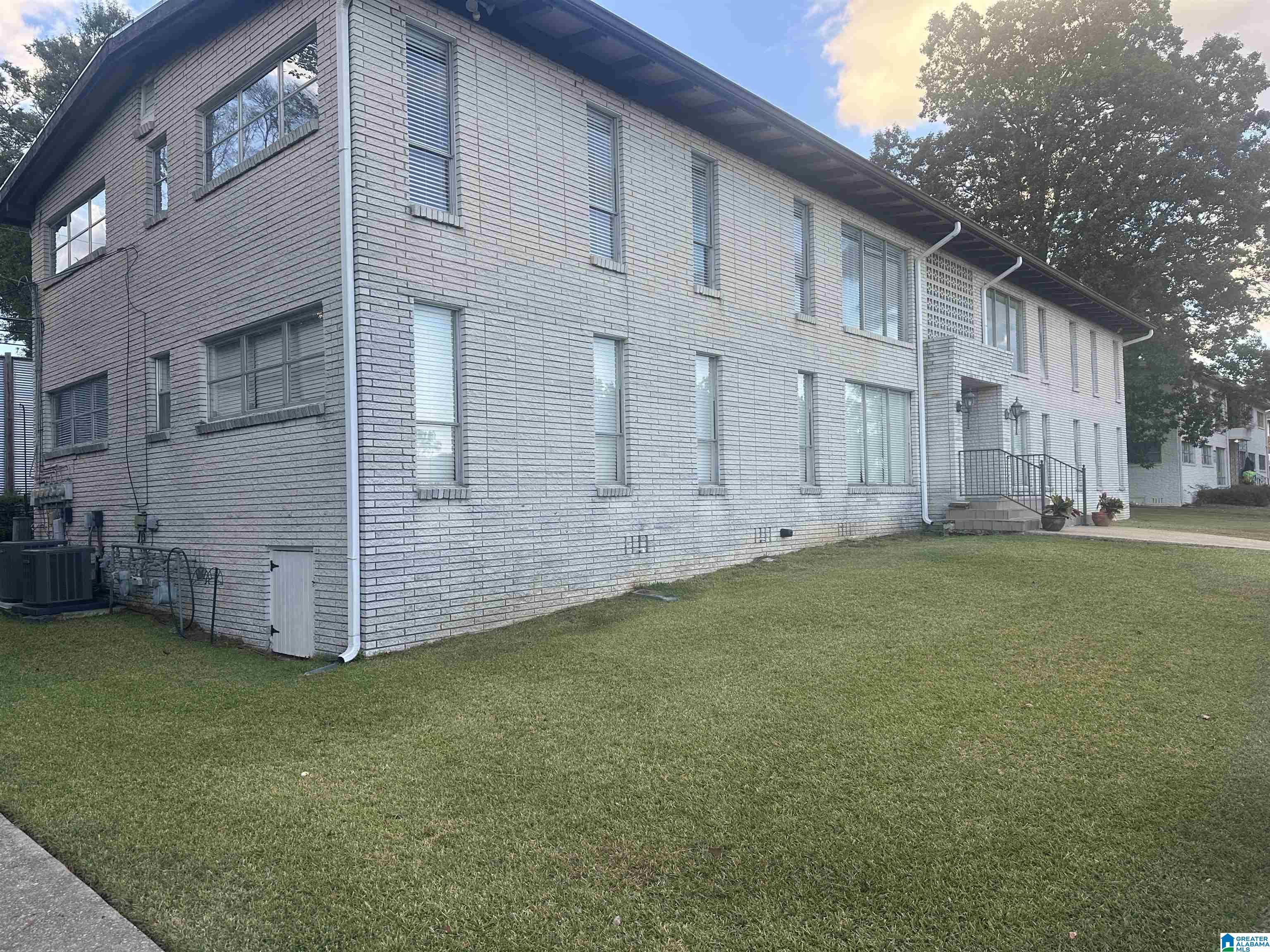 1834 MONTCLAIRE LANE