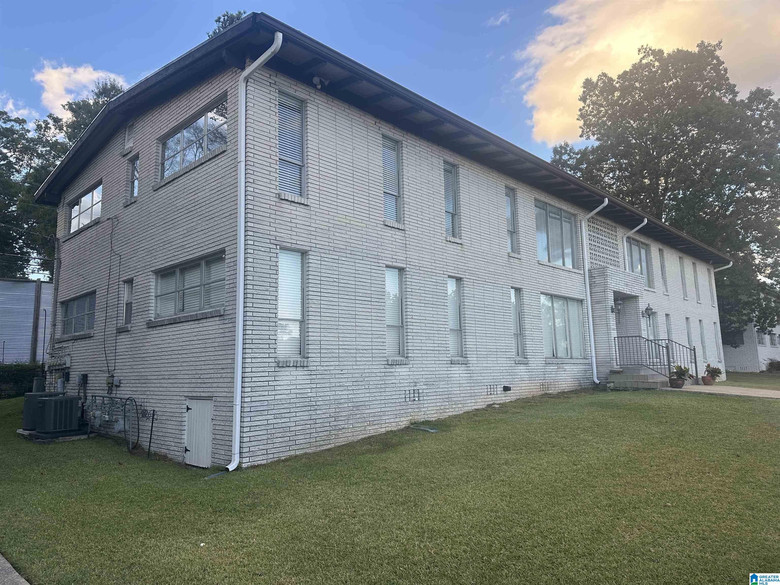 1834 MONTCLAIRE LANE