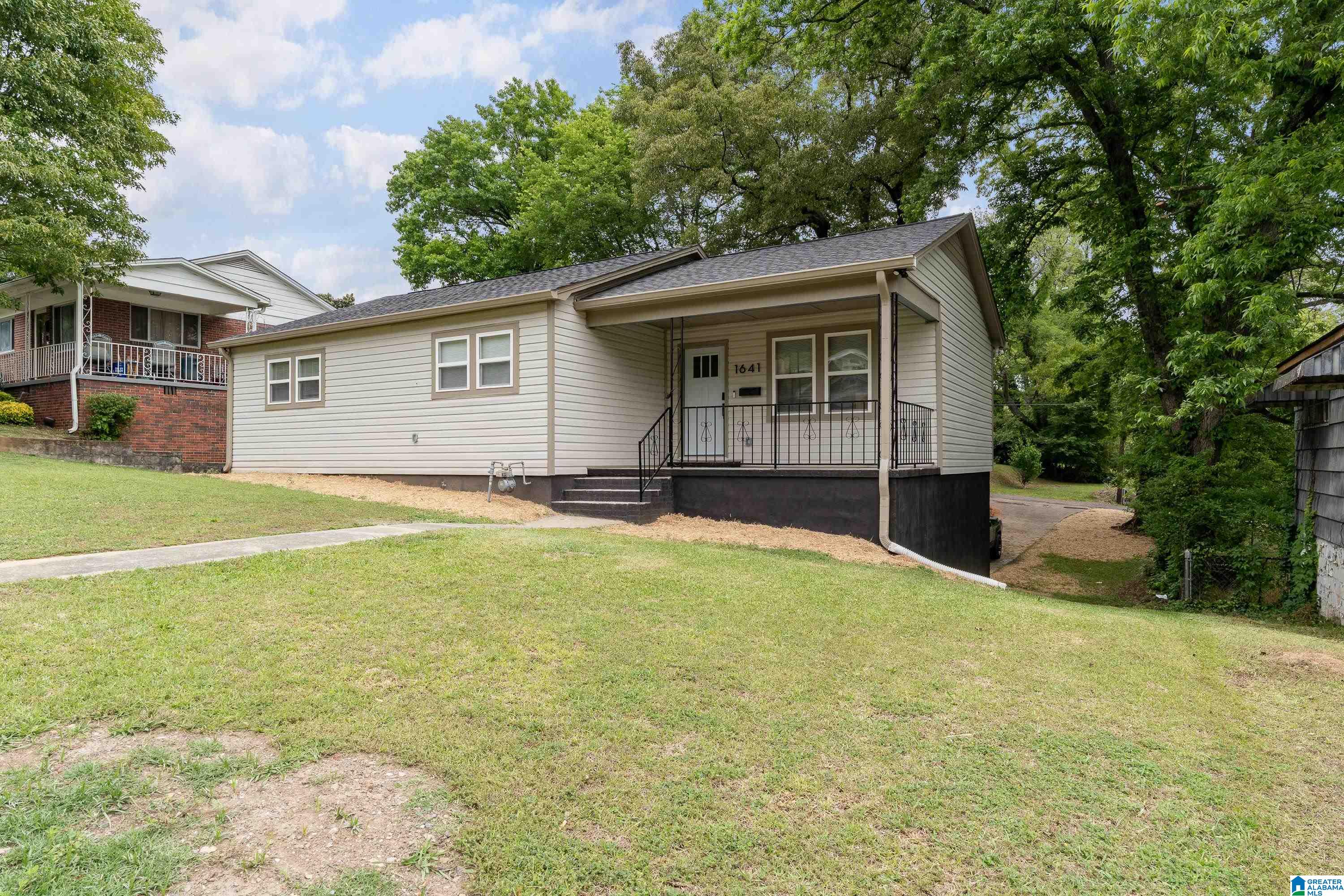 1641 27TH STREET N - Photo 2