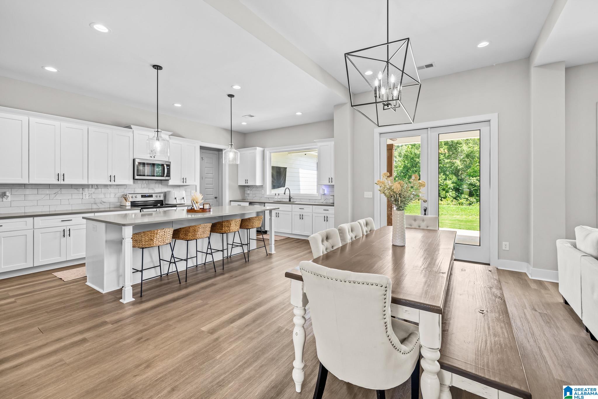 10 STONEWOOD LANE