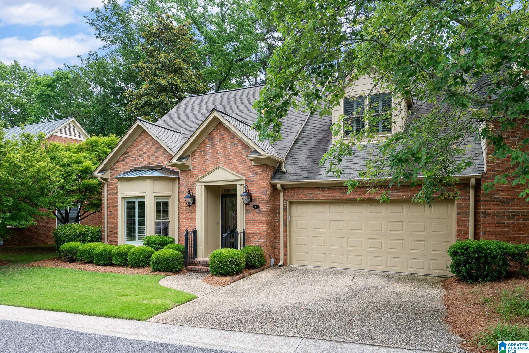 6 THE OAKS CIRCLE