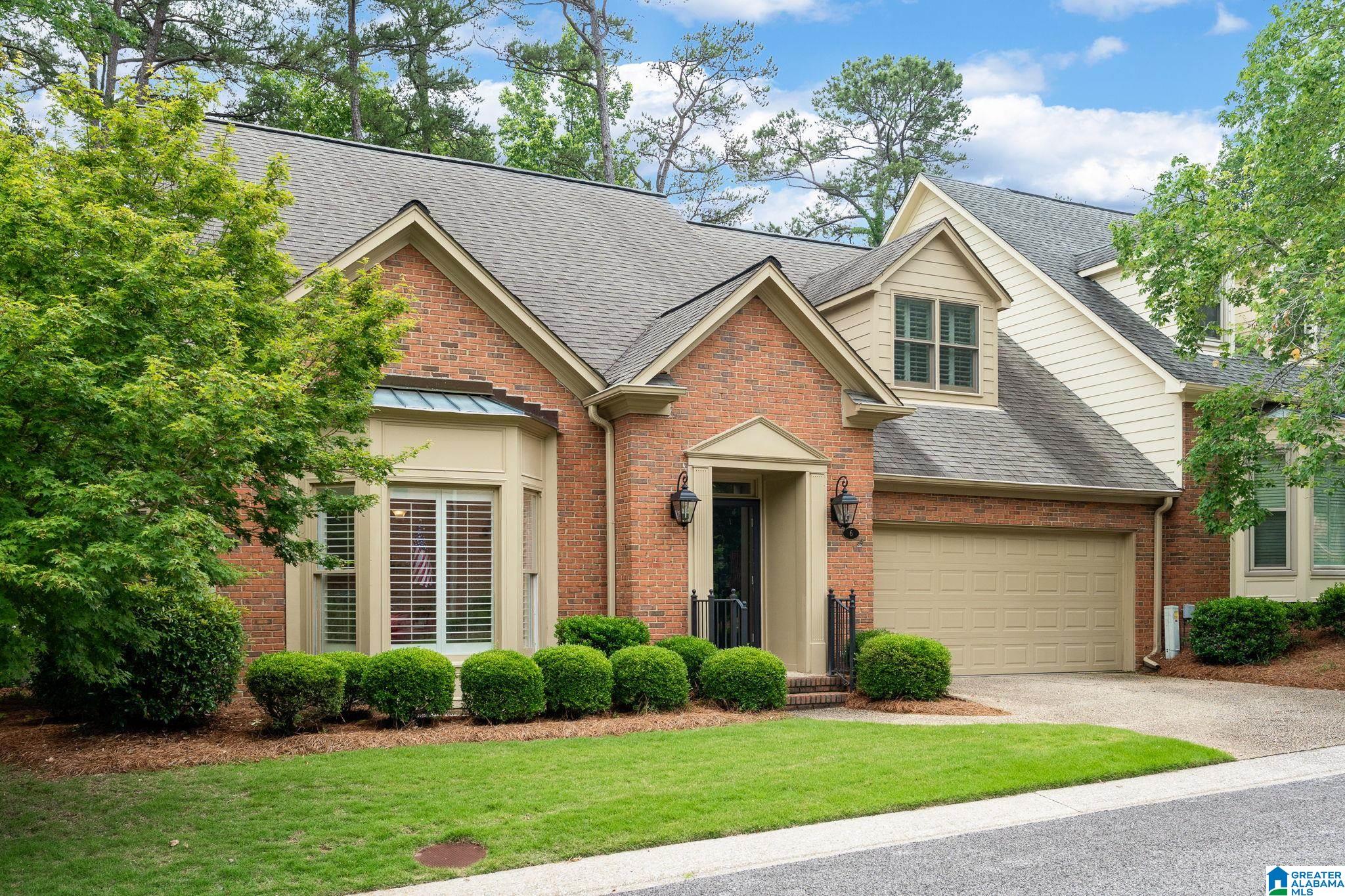 6 THE OAKS CIRCLE
