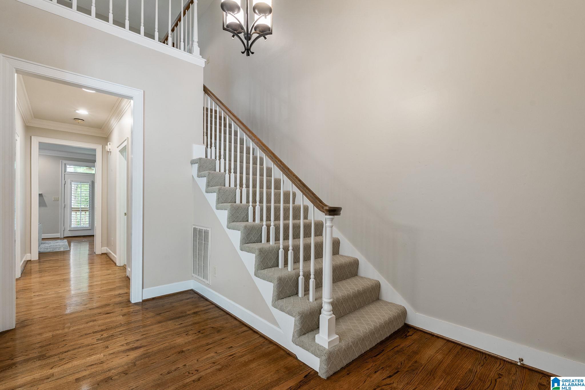 6 THE OAKS CIRCLE