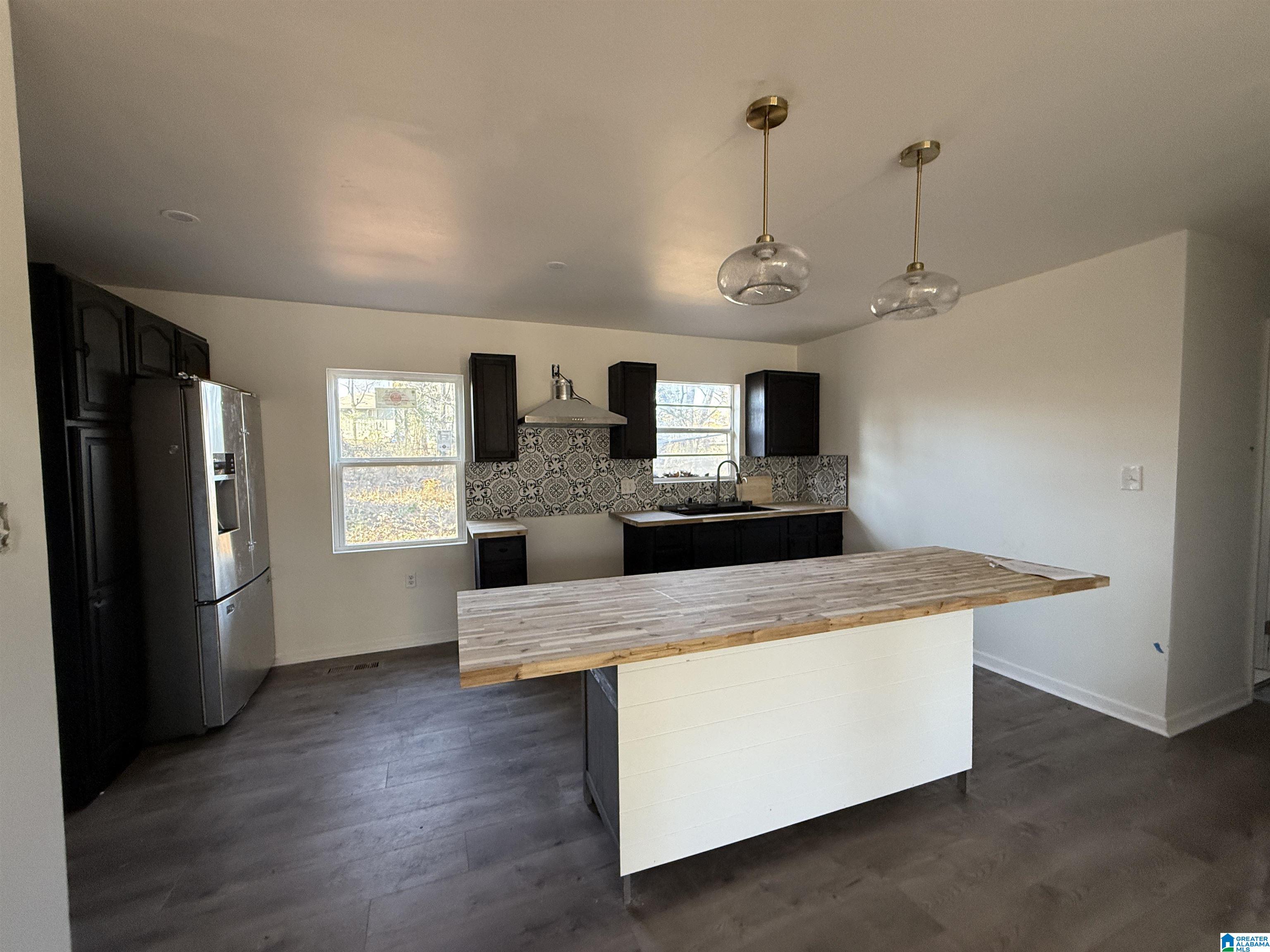 2412 TEMPEST DRIVE SW