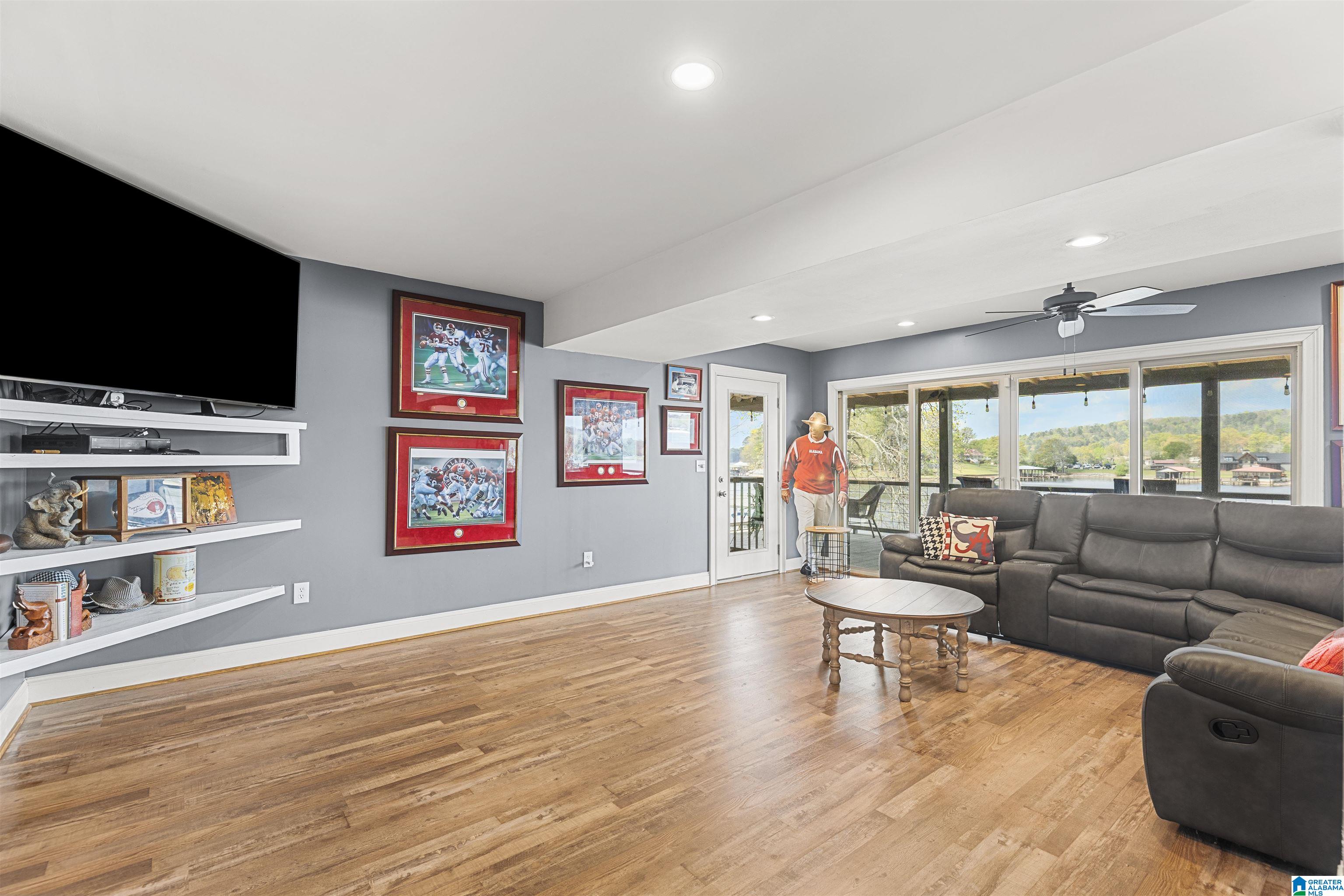 992 DAVIS ACRES DRIVE