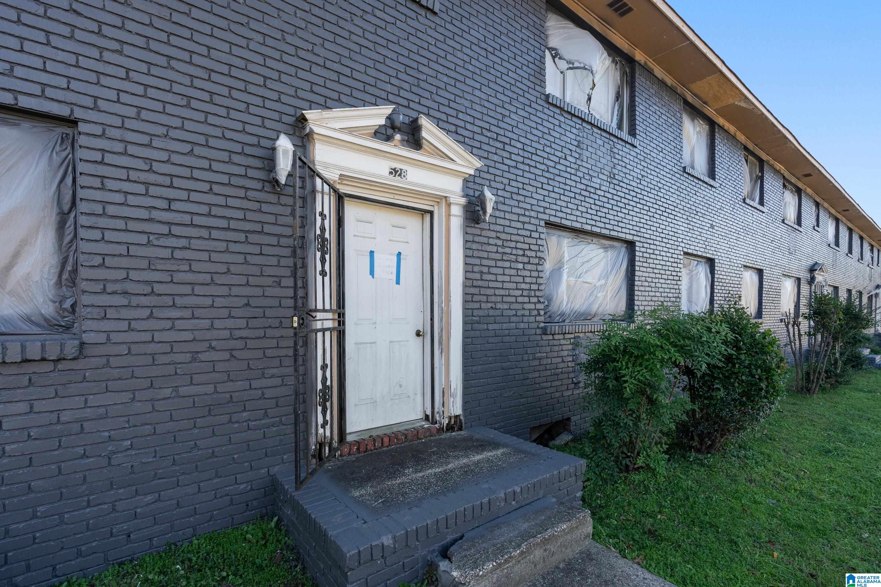 524 VANDERBILT STREET