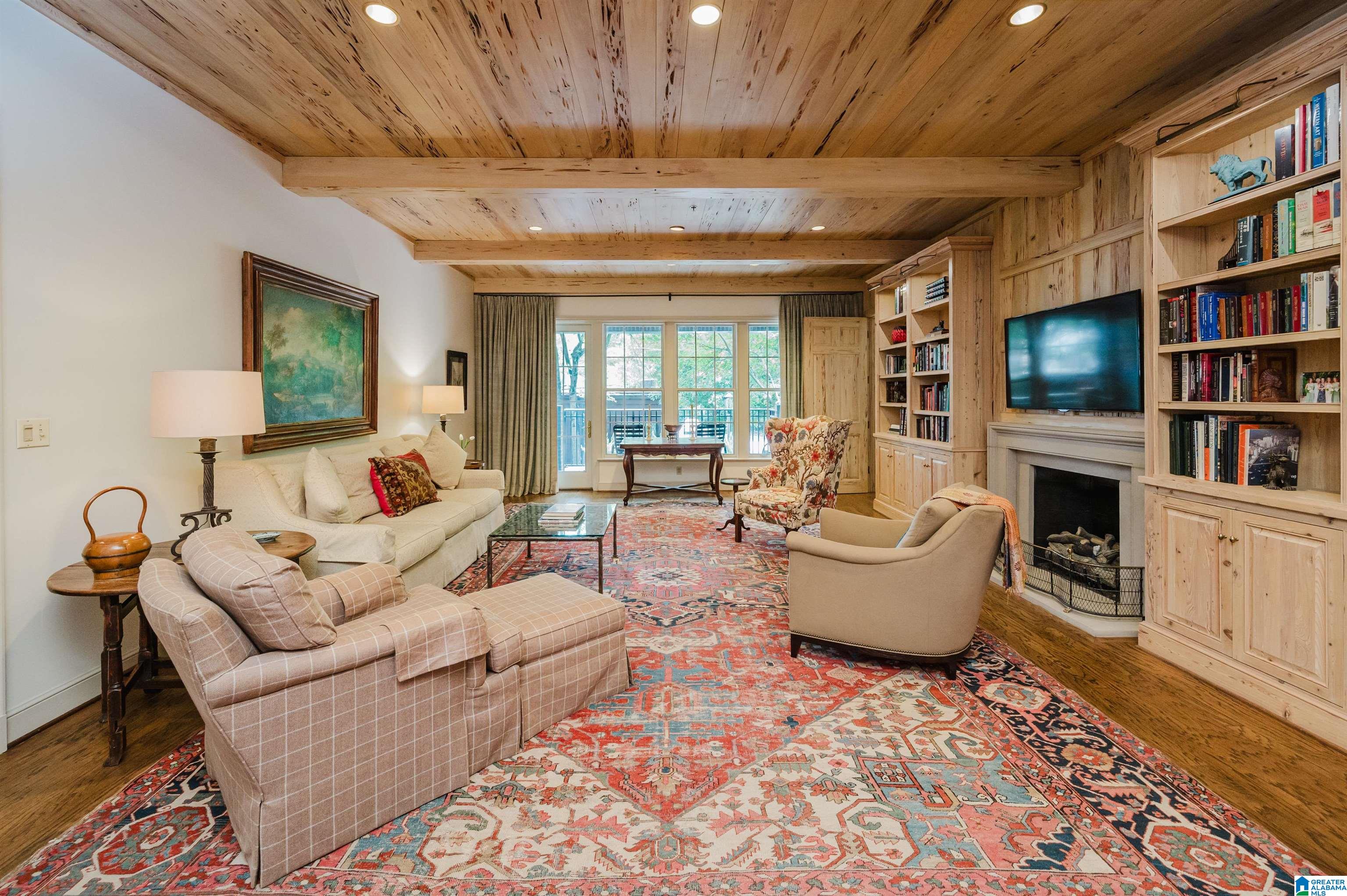 512 OLDE ENGLISH LANE 512