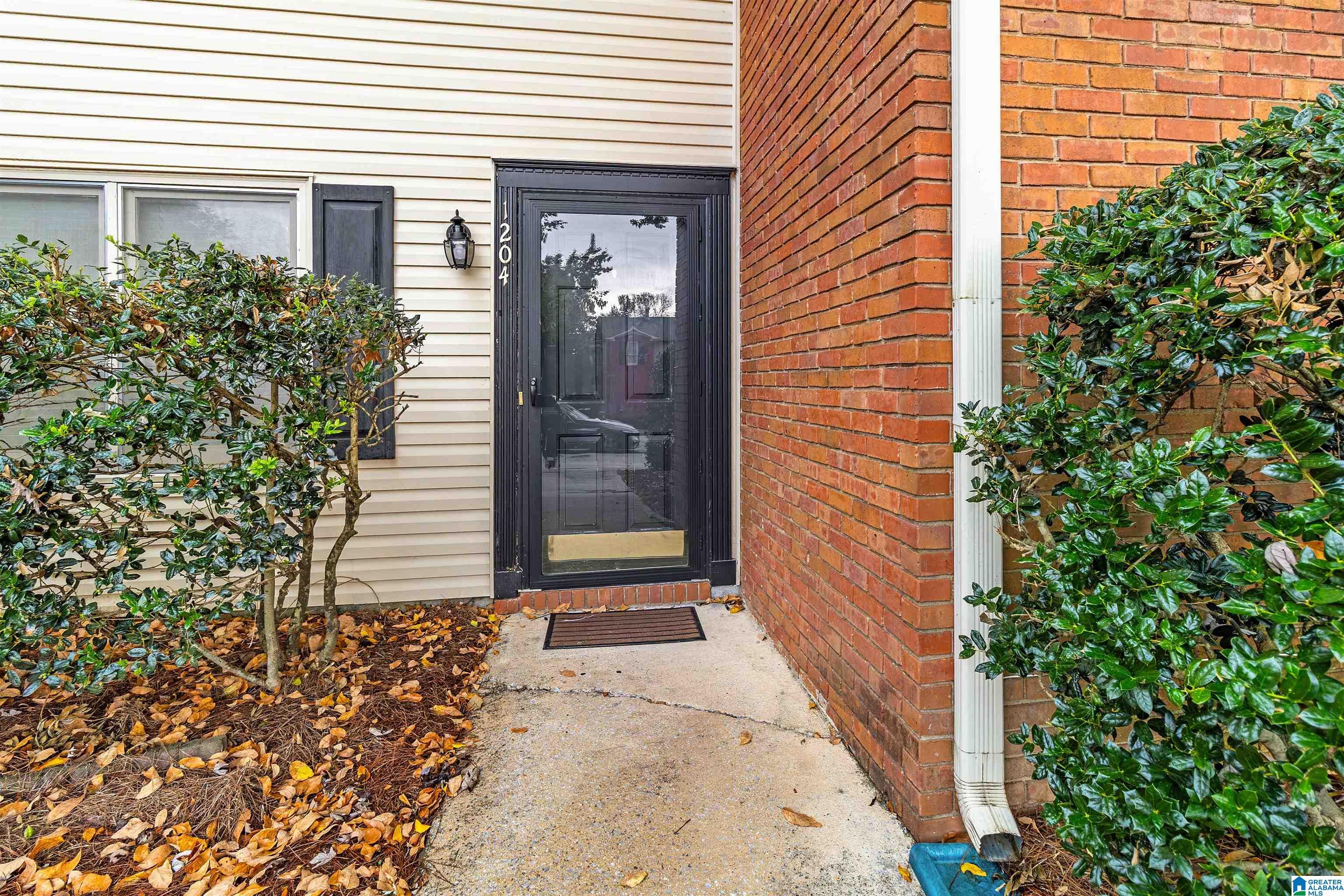 1204 HILLSBORO LANE