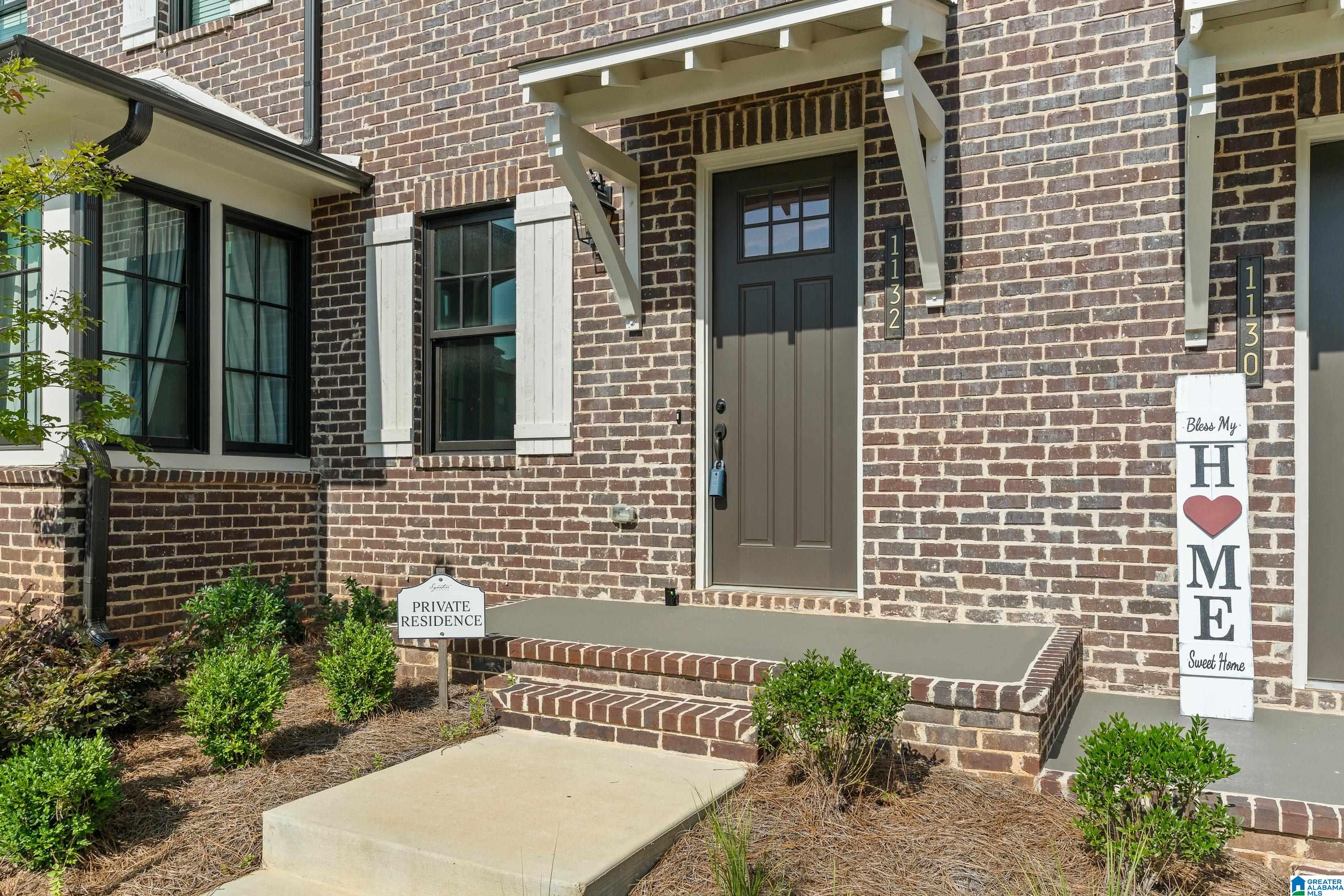 1132 WINDSOR SQUARE