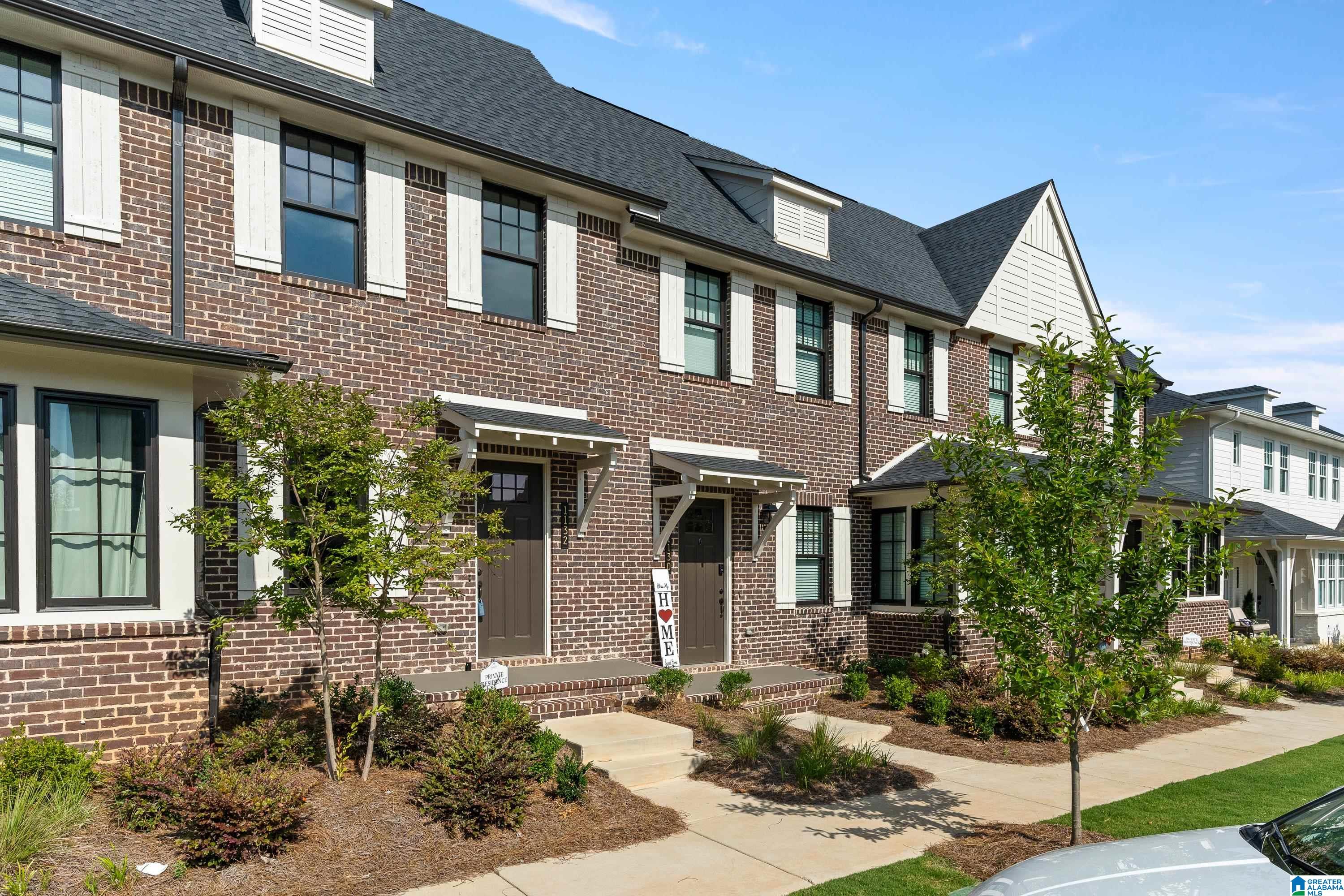 1132 WINDSOR SQUARE