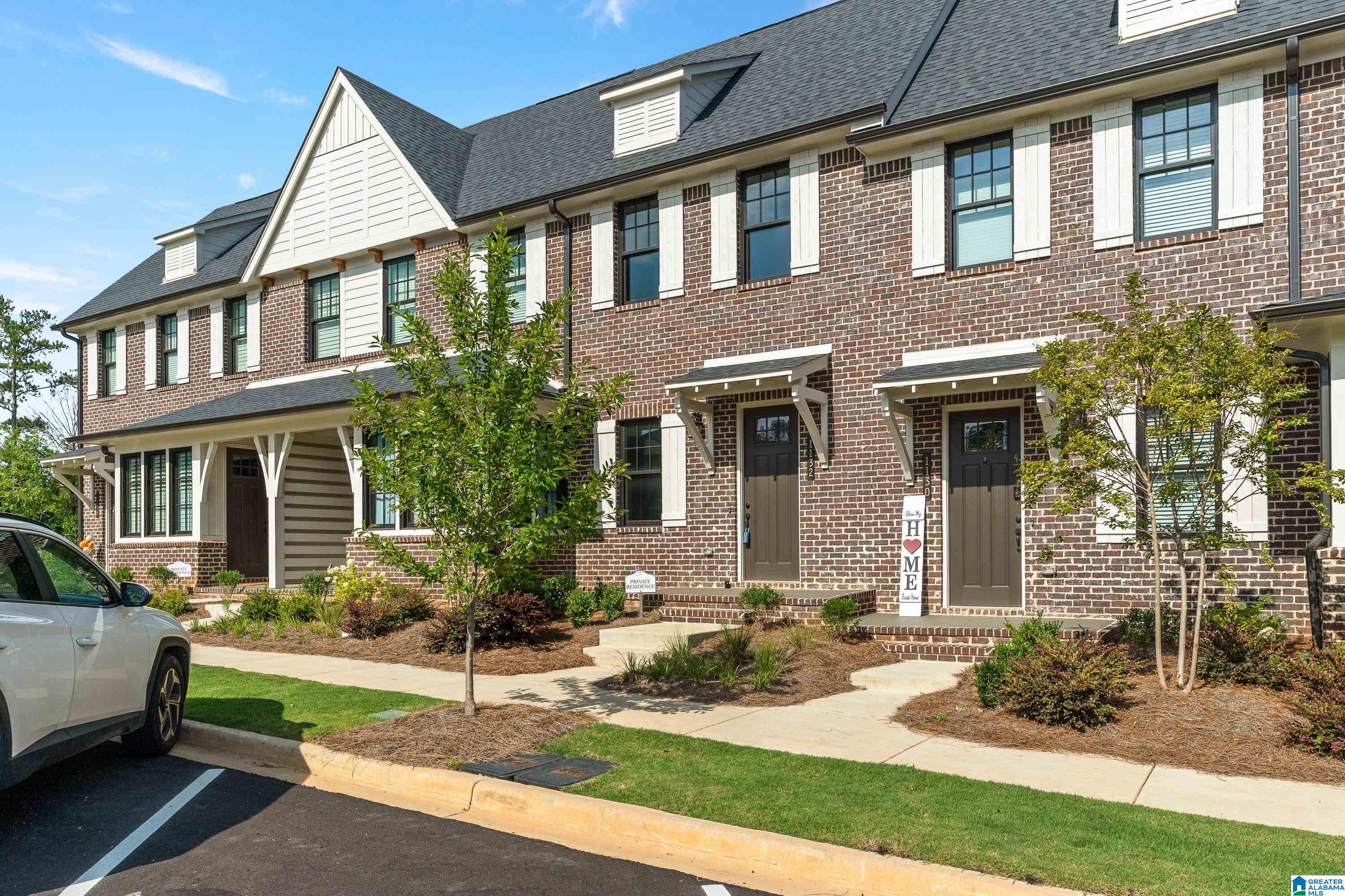 1132 WINDSOR SQUARE