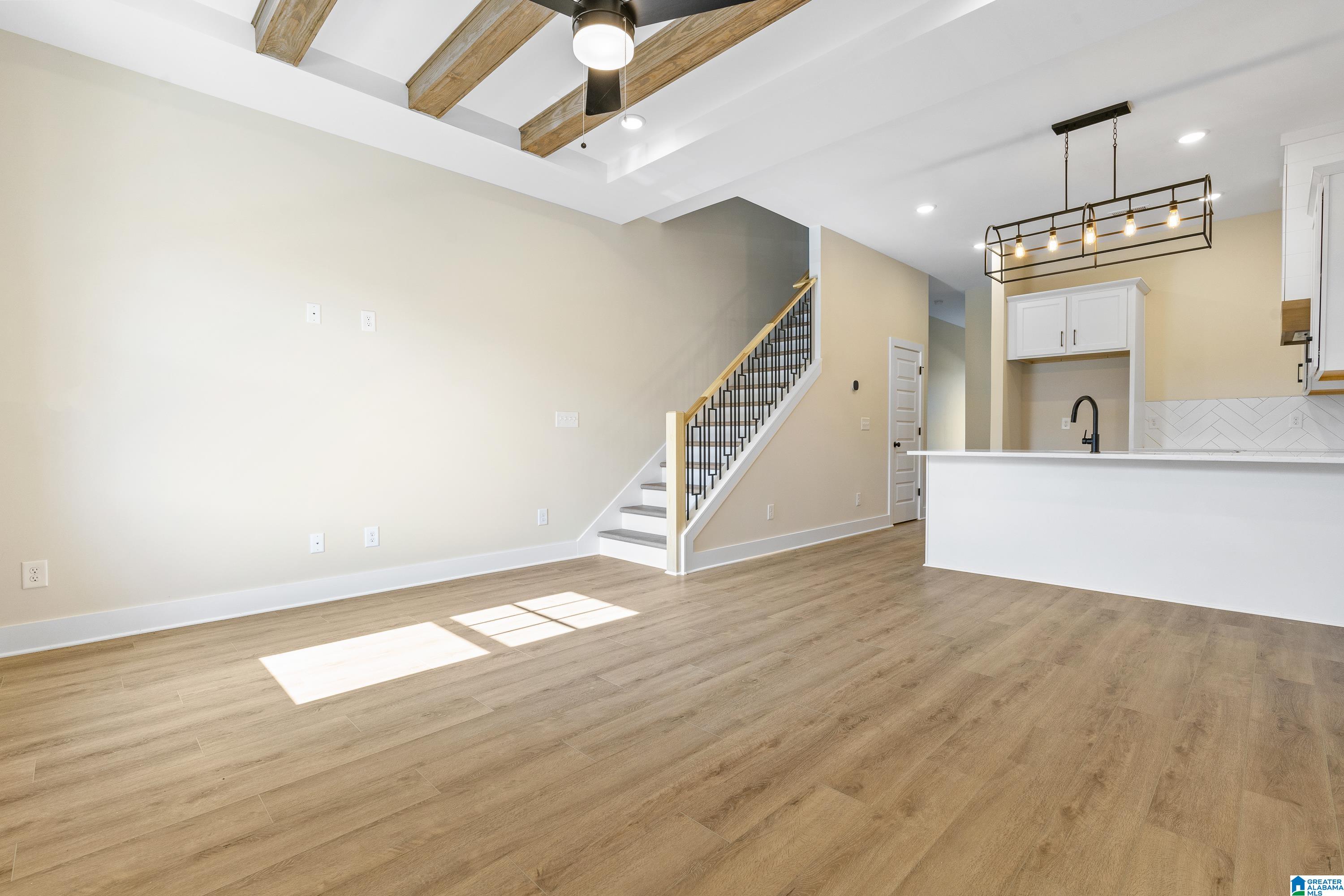 1132 WINDSOR SQUARE