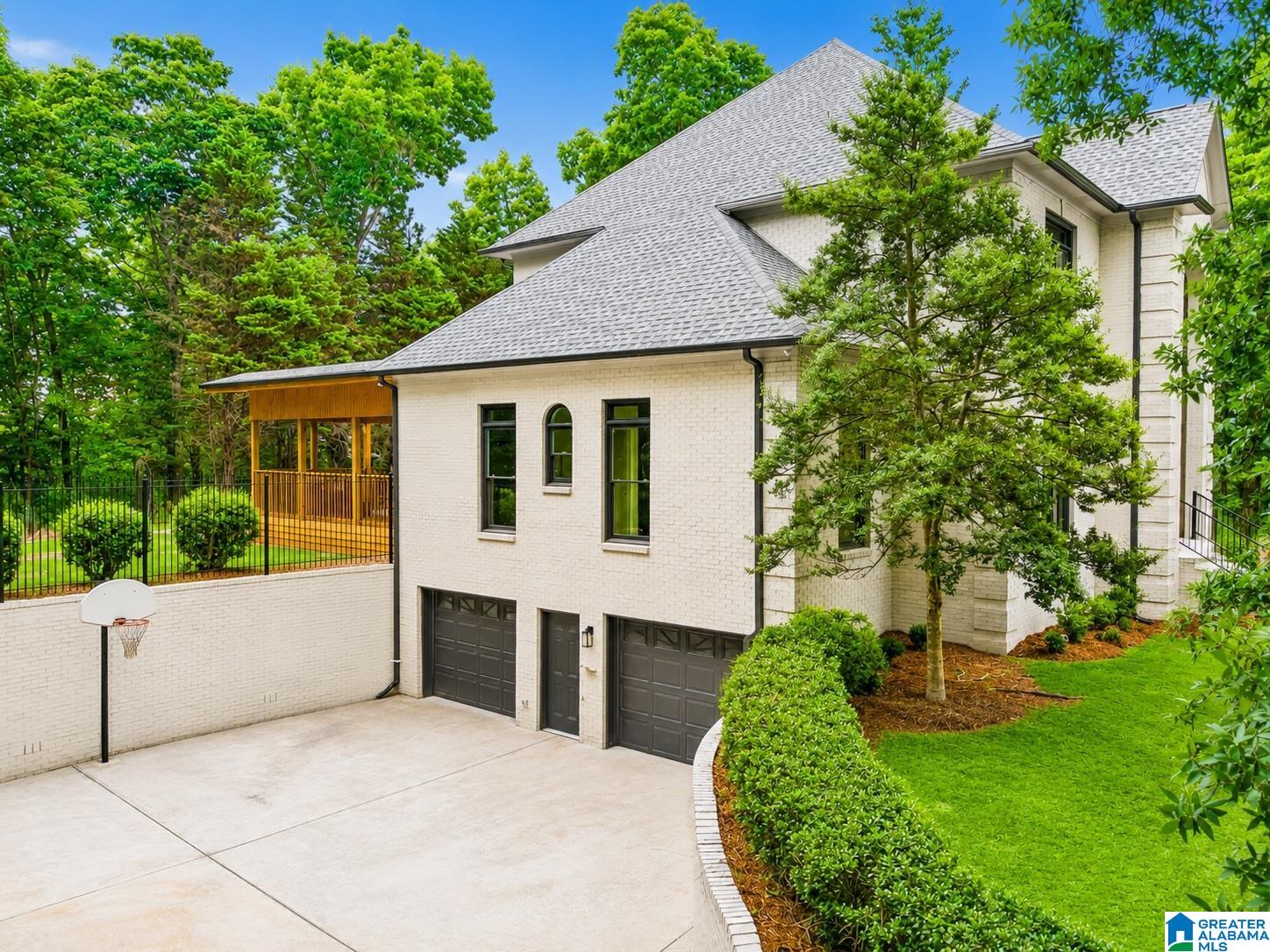 5609 RIDGEVIEW DRIVE