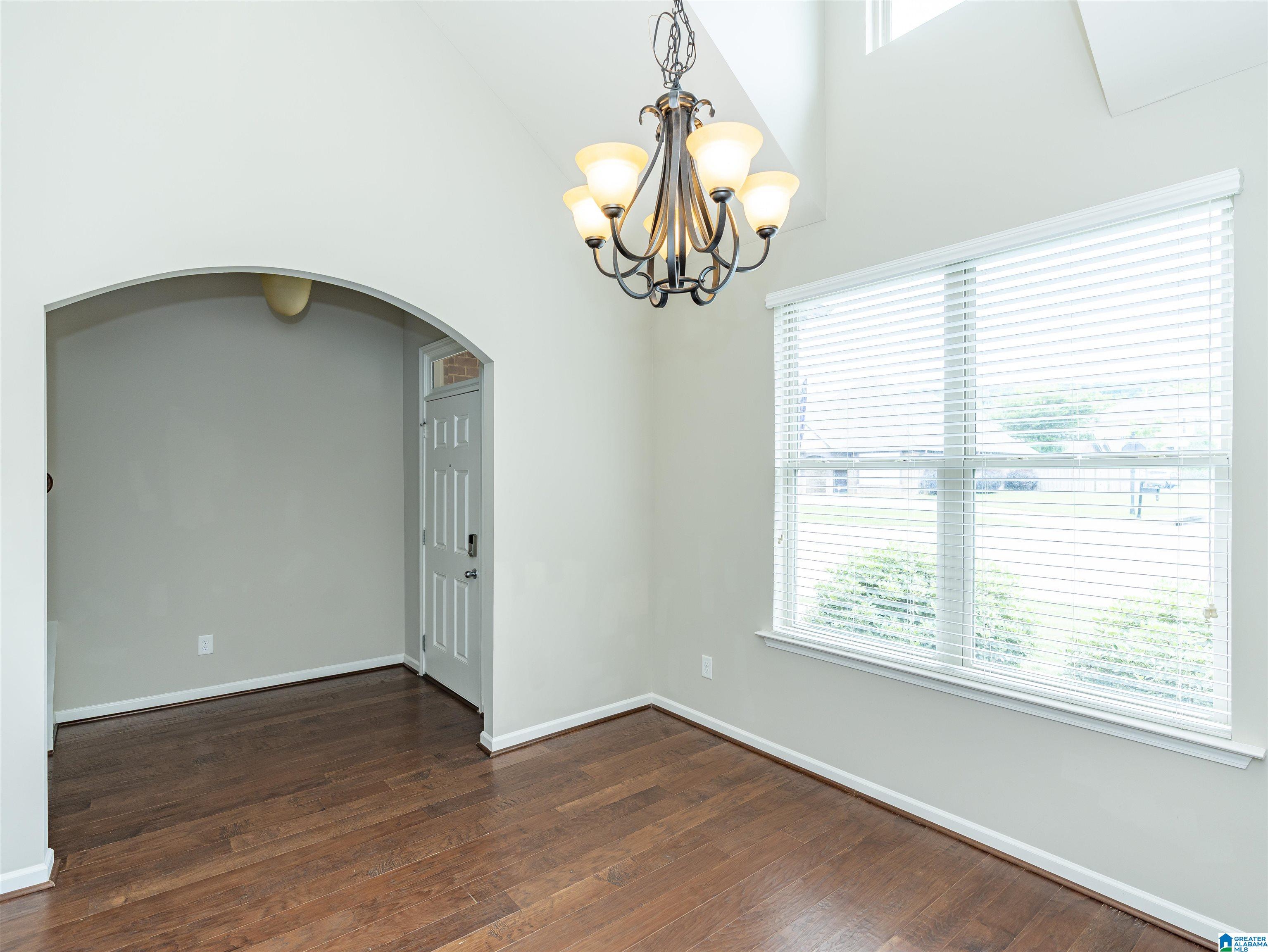 291 CREEKSIDE LANE