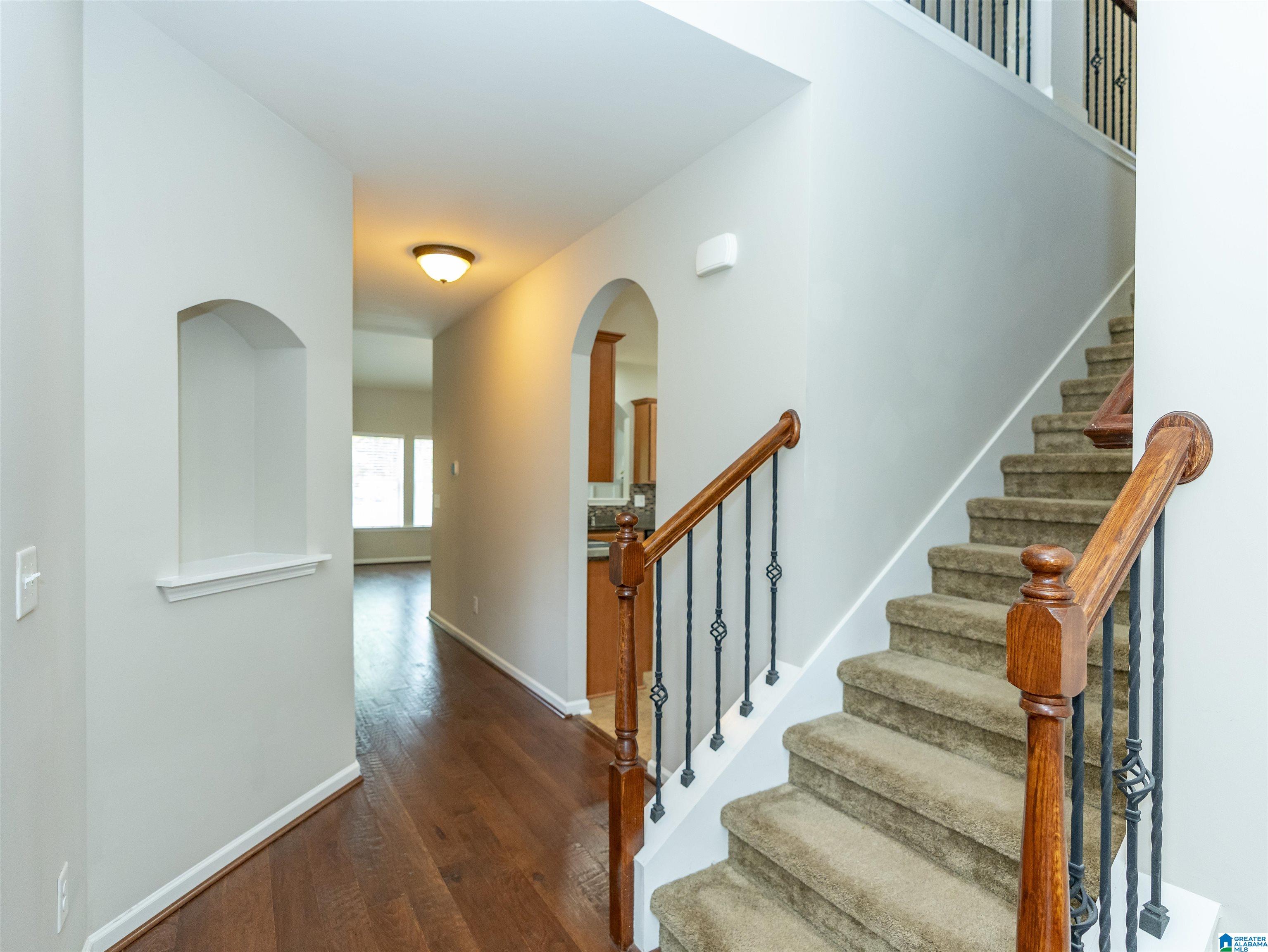 291 CREEKSIDE LANE