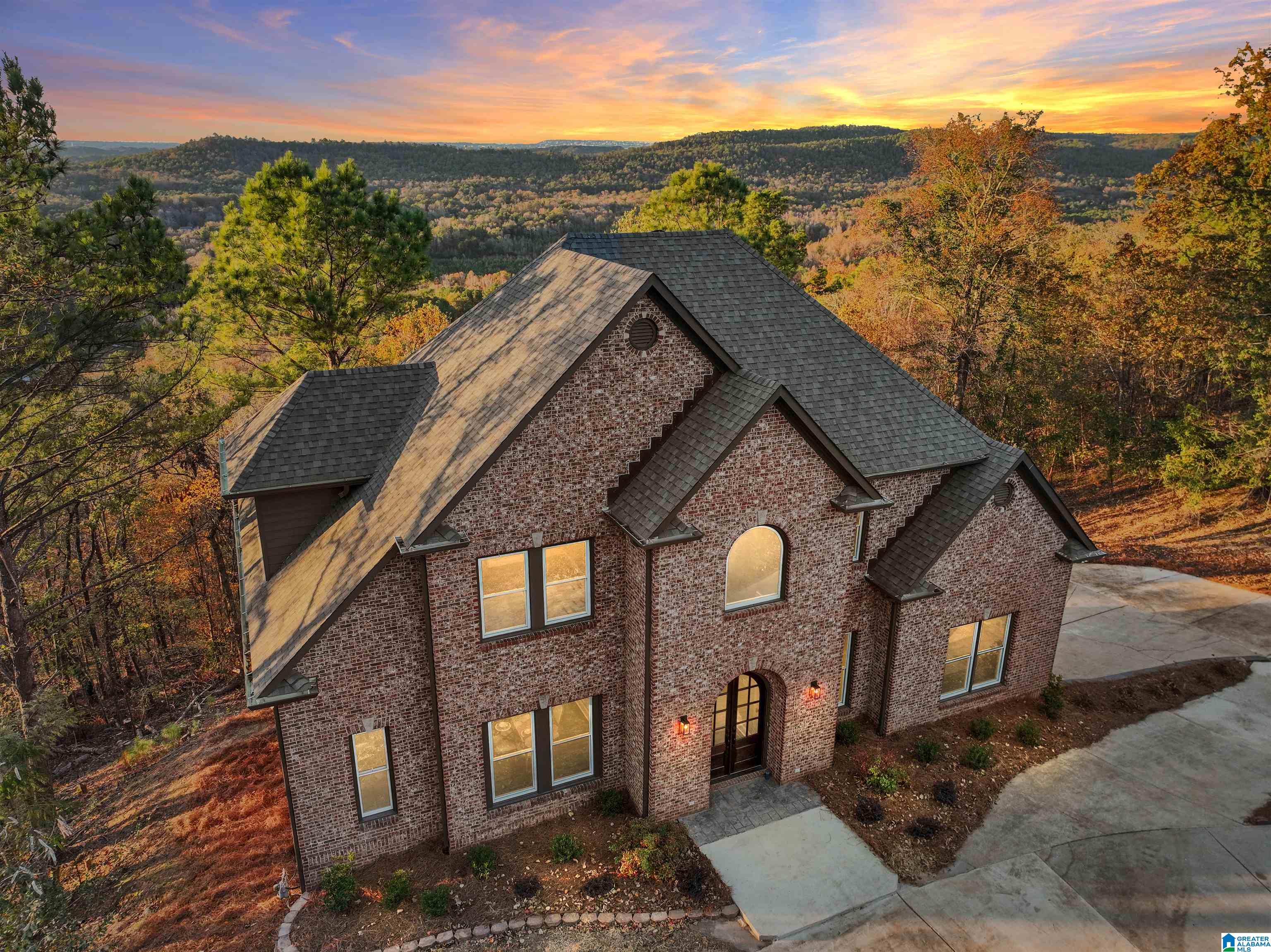 238 KINGS CREST LANE