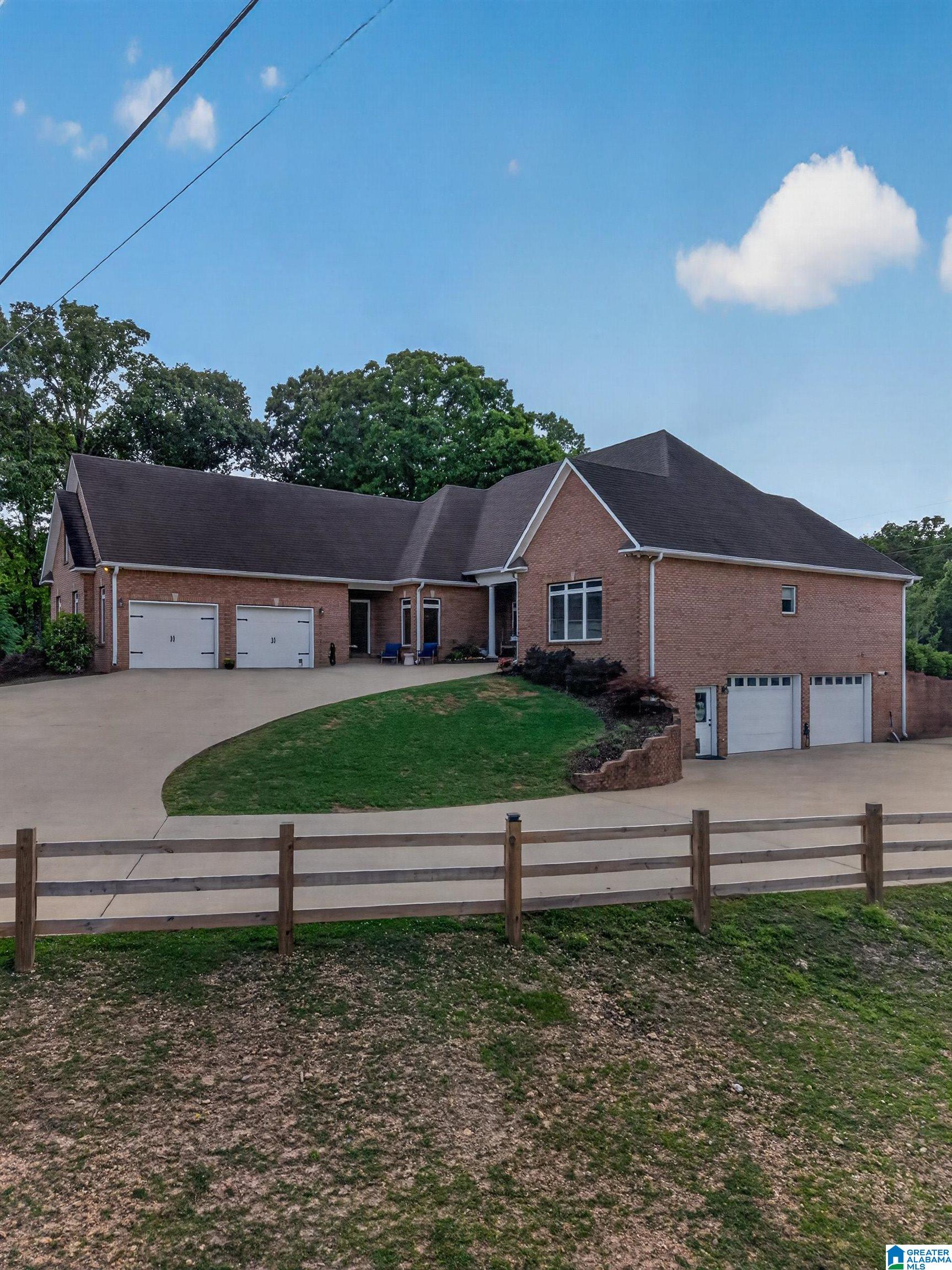 926 DEBLYN CIRCLE