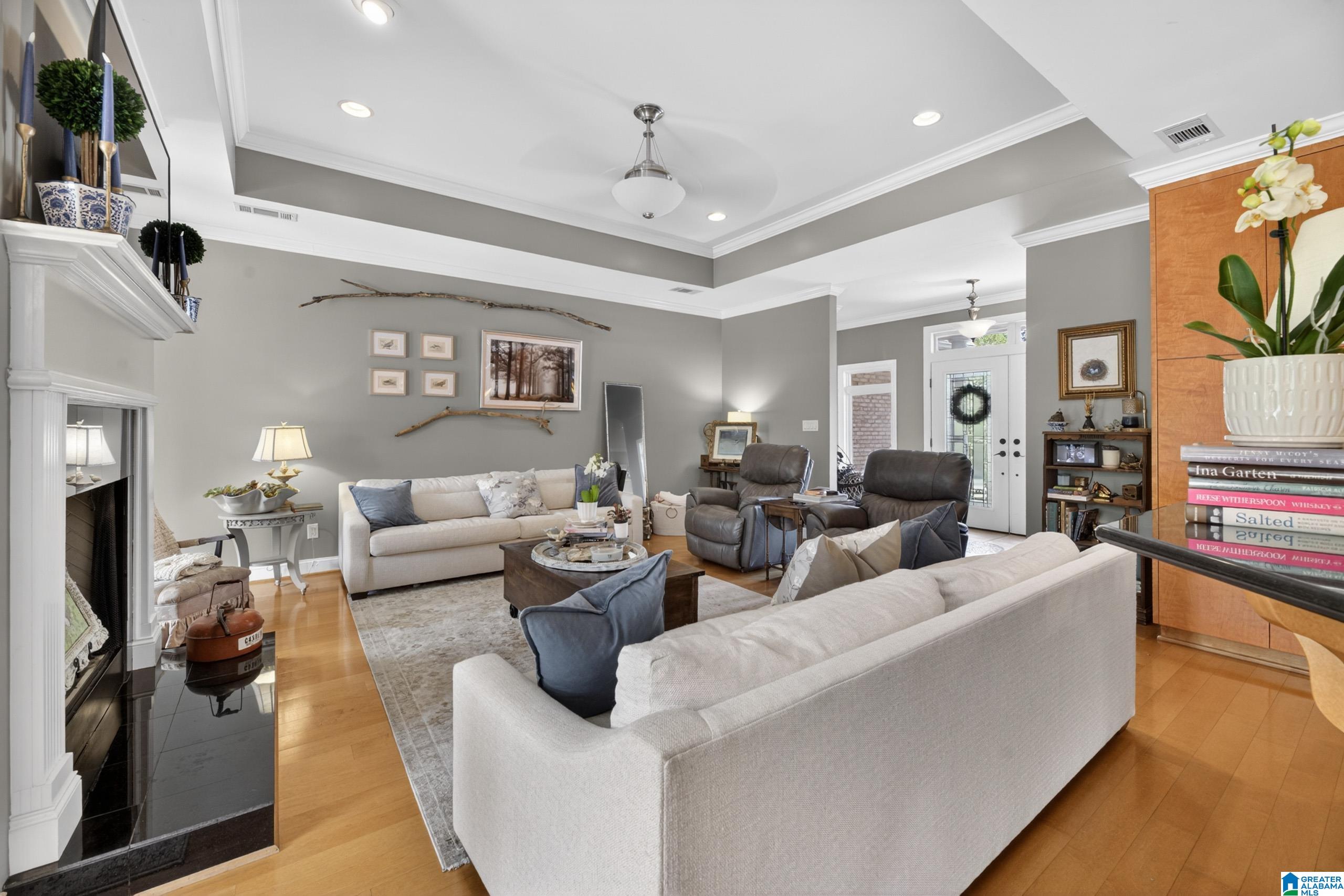 926 DEBLYN CIRCLE