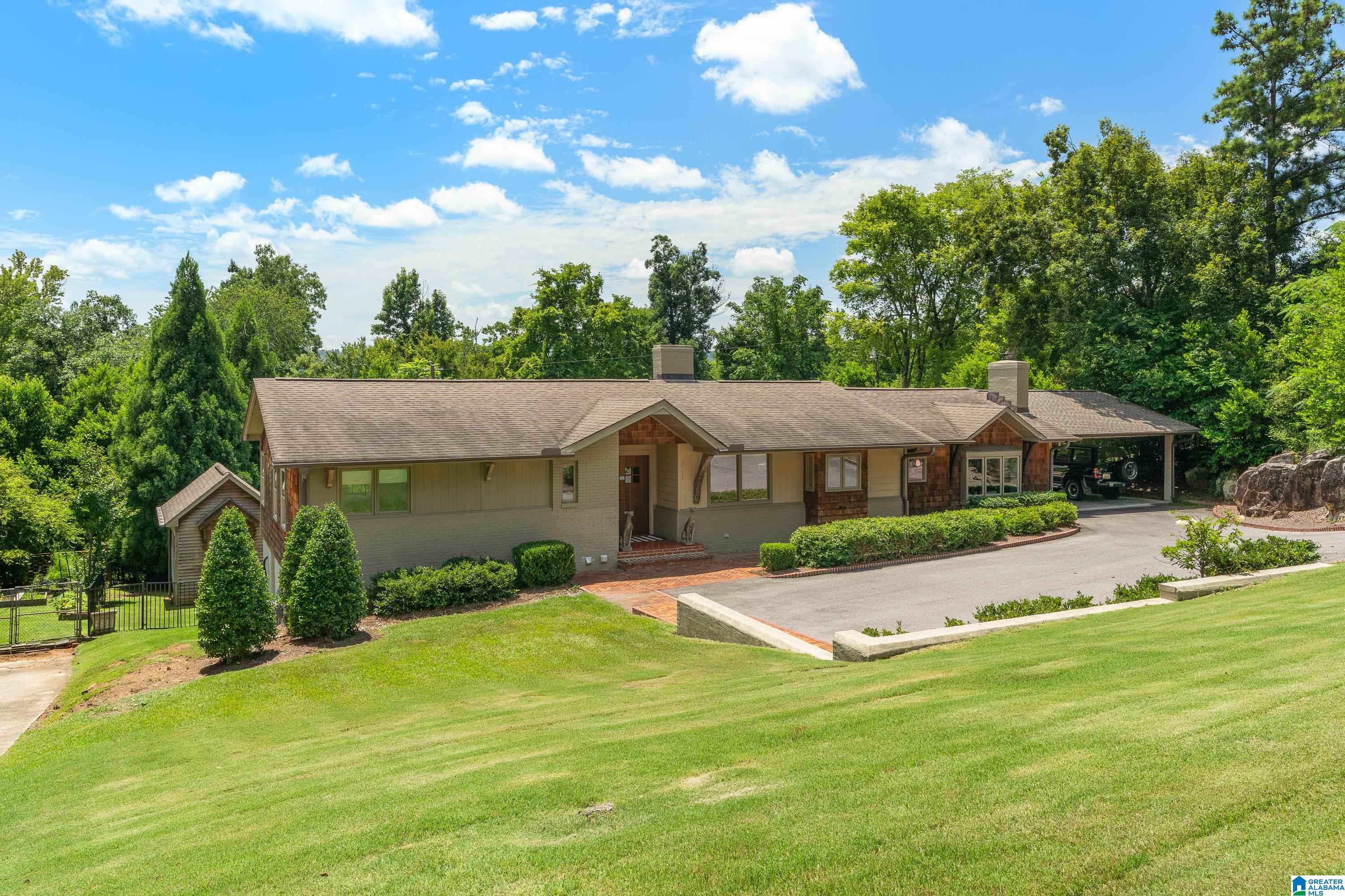 2225 PEACOCK LANE