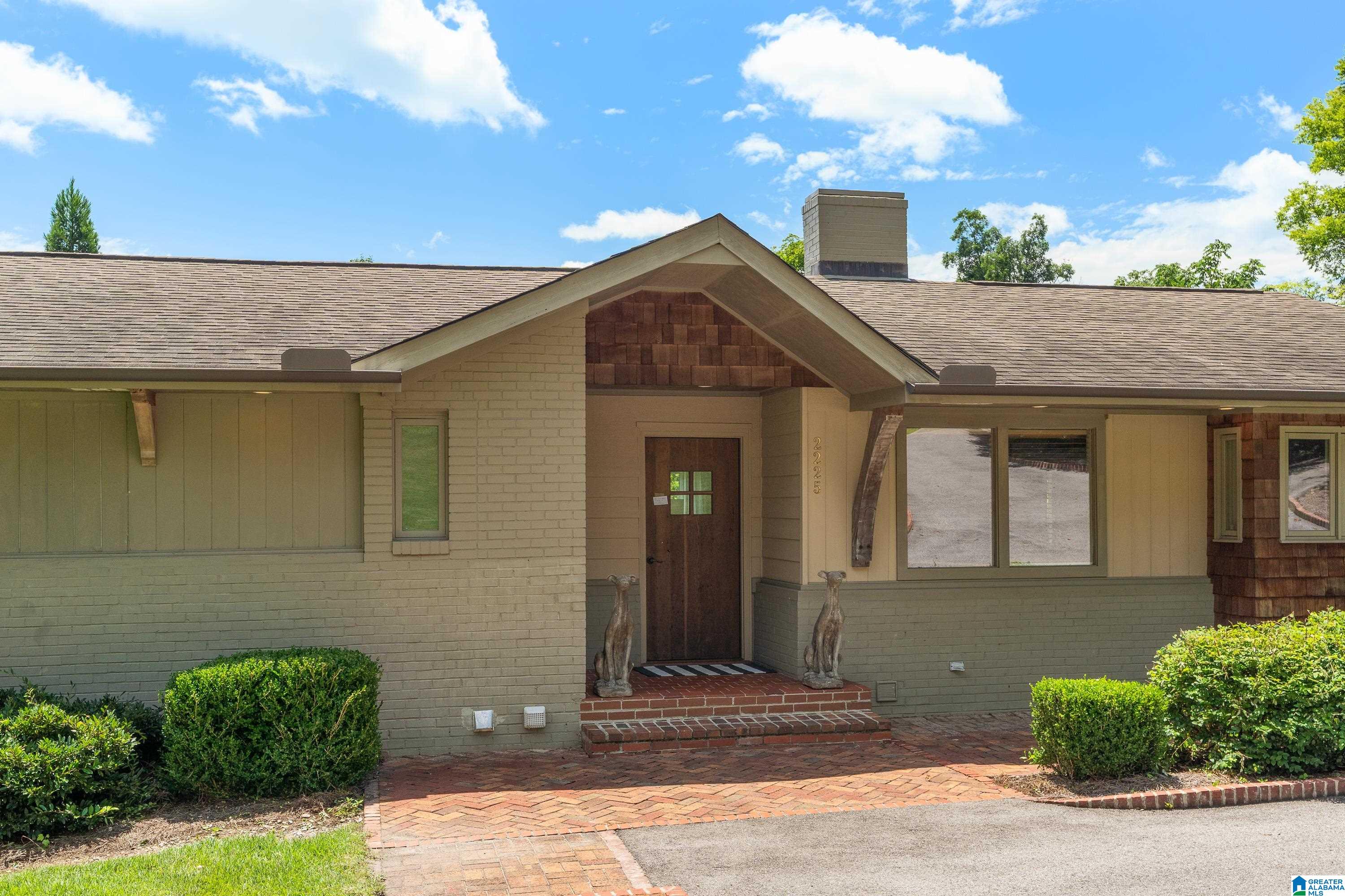 2225 PEACOCK LANE