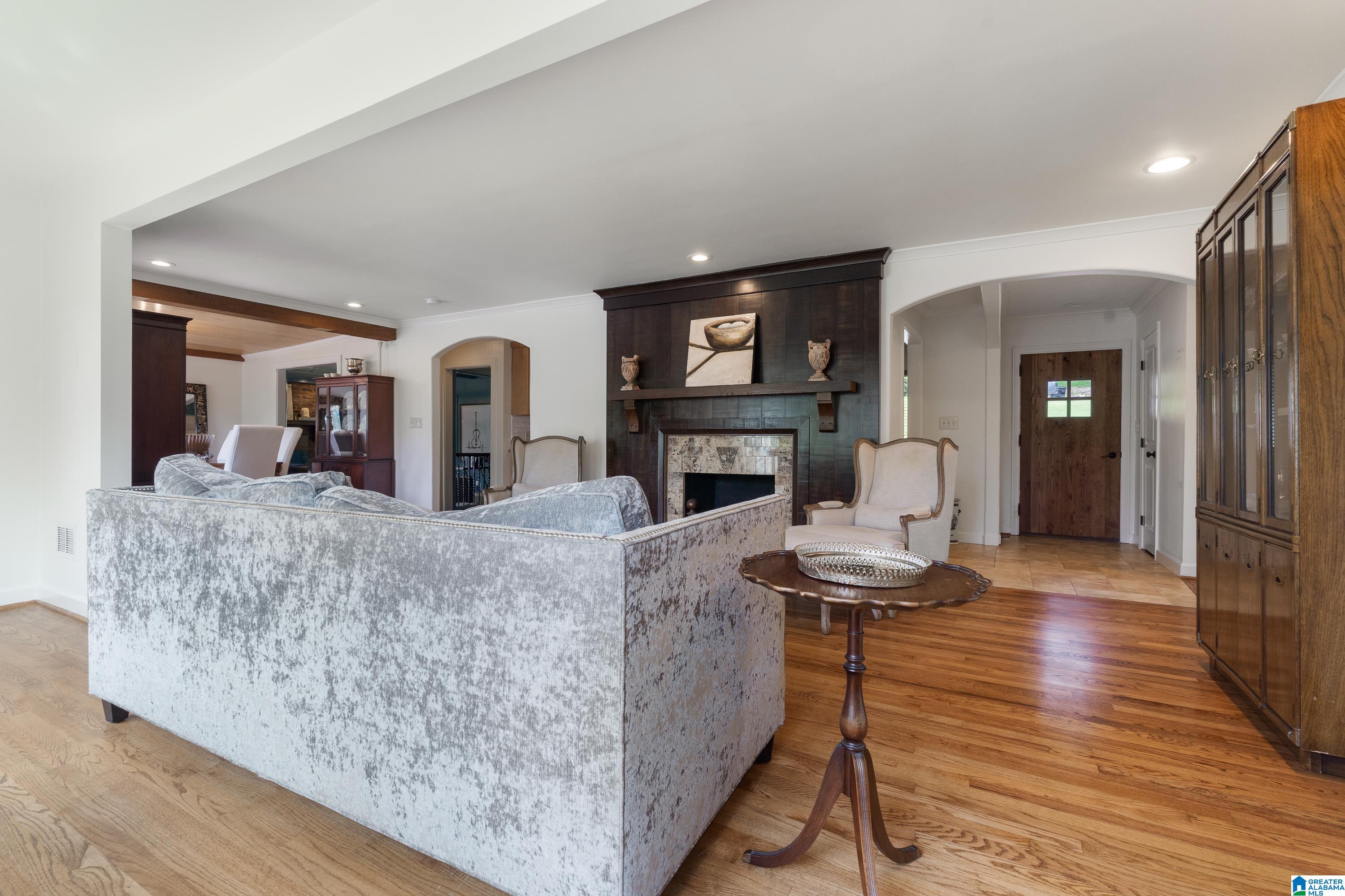 2225 PEACOCK LANE