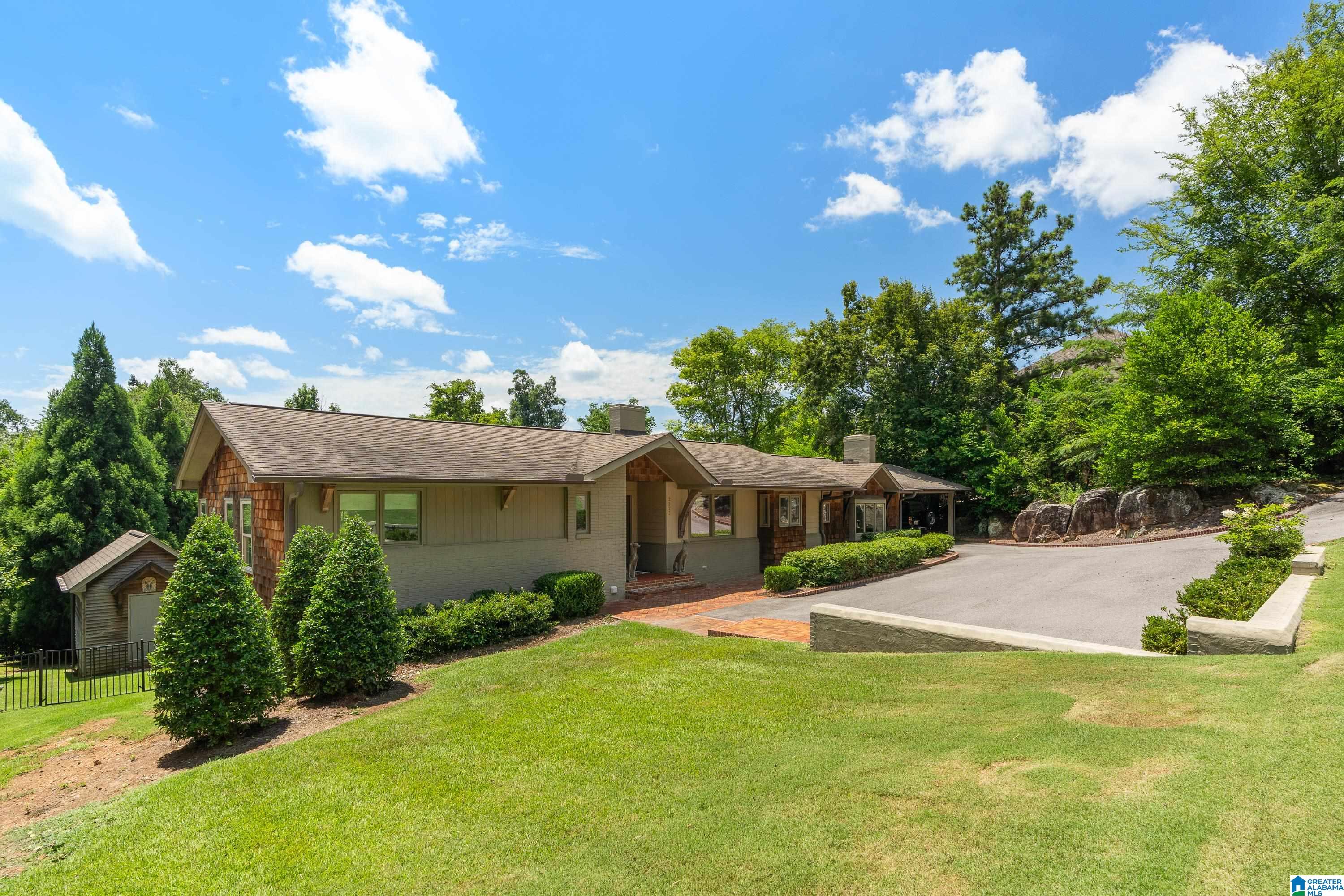 2225 PEACOCK LANE