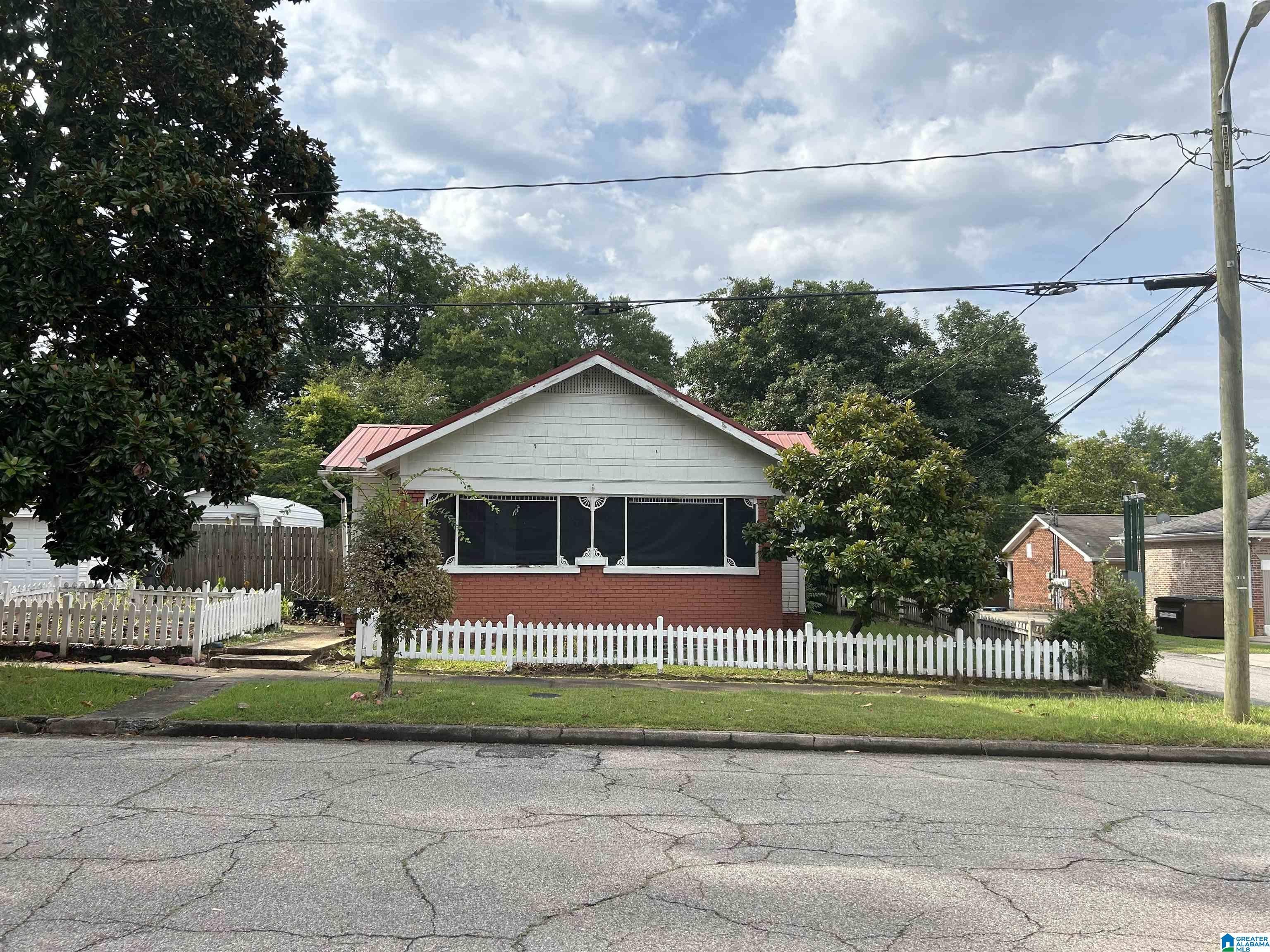 318 E 16TH STREET