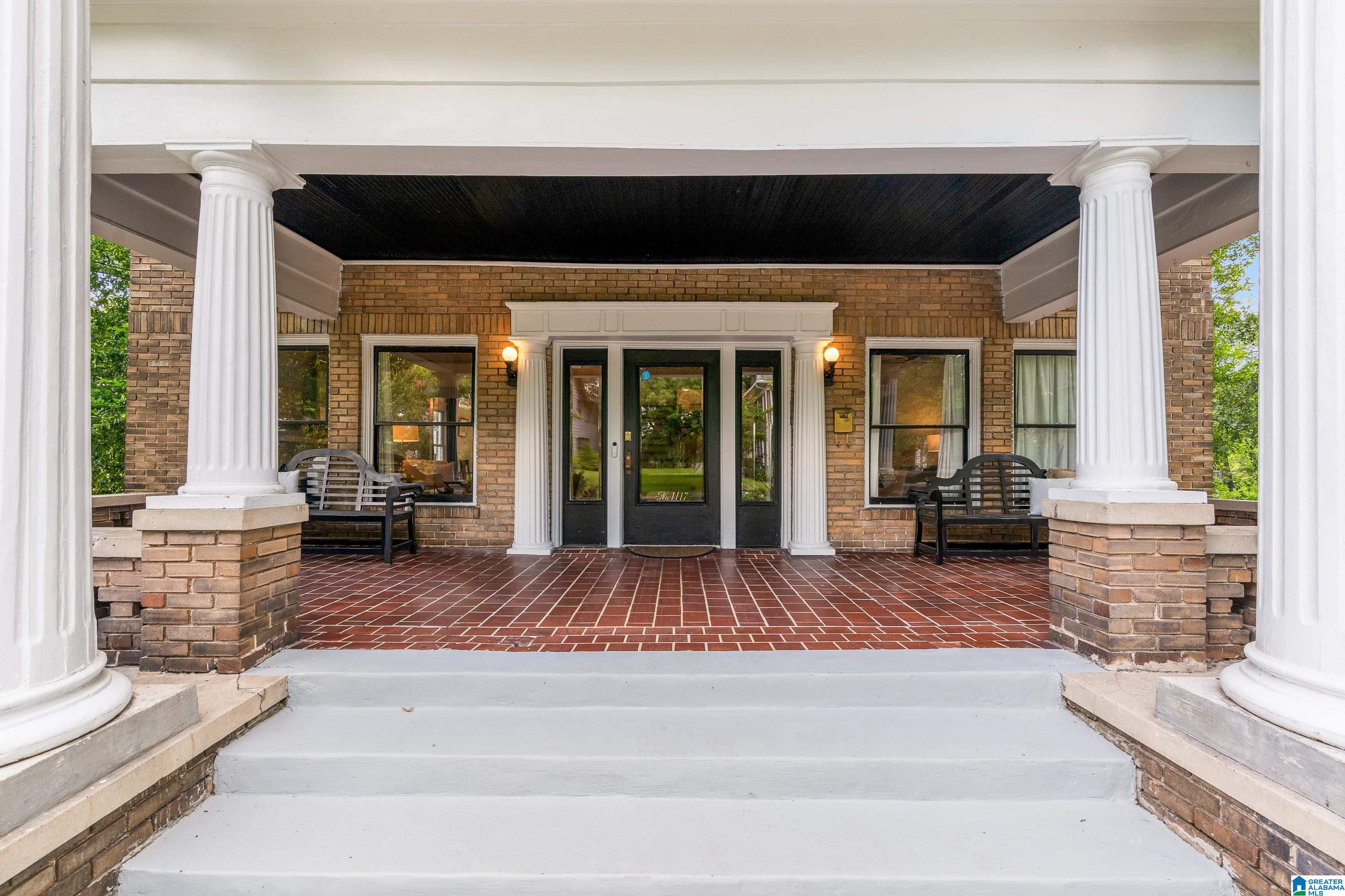 1117 LAKEVIEW CRESCENT