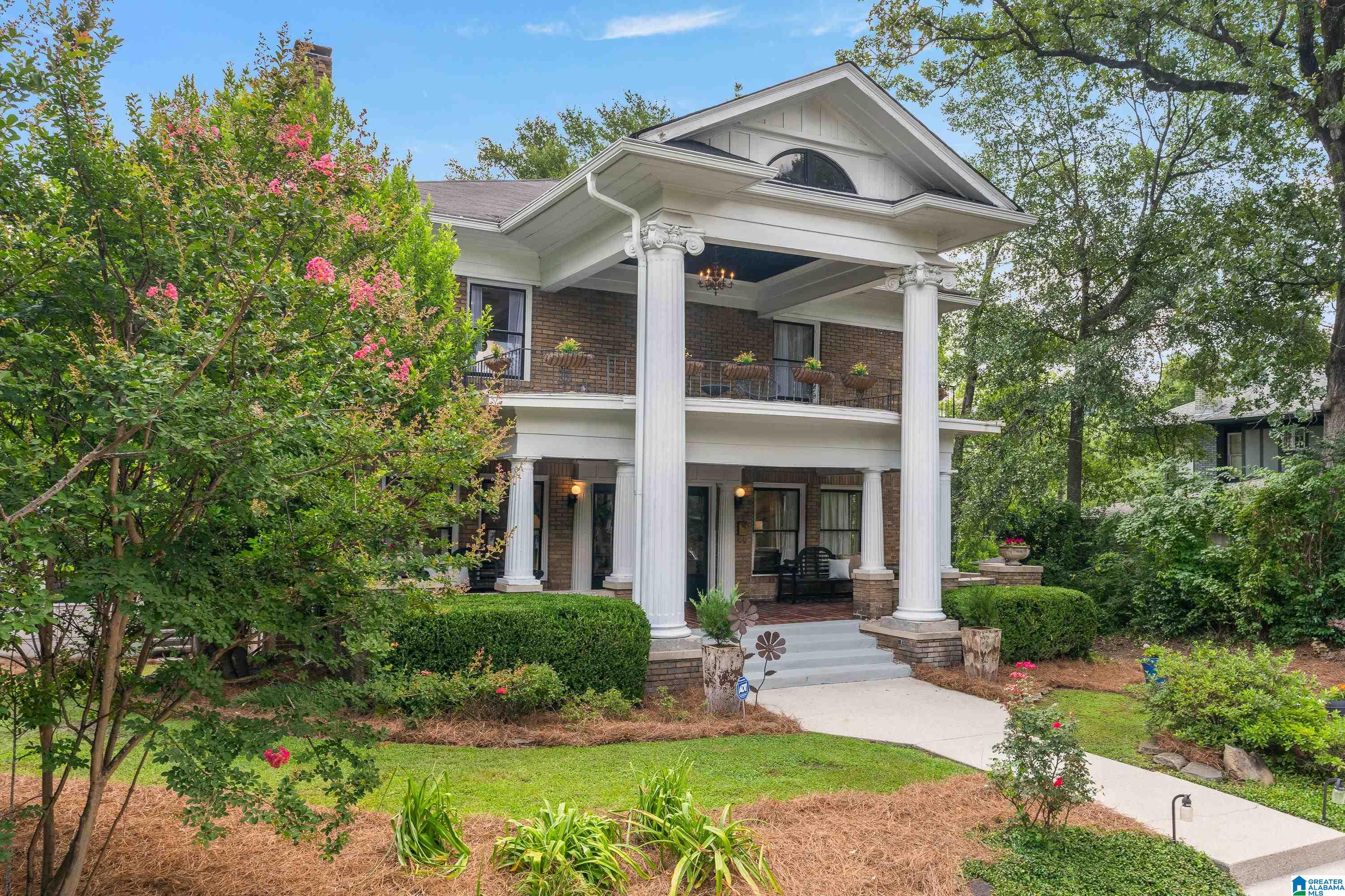 1117 LAKEVIEW CRESCENT