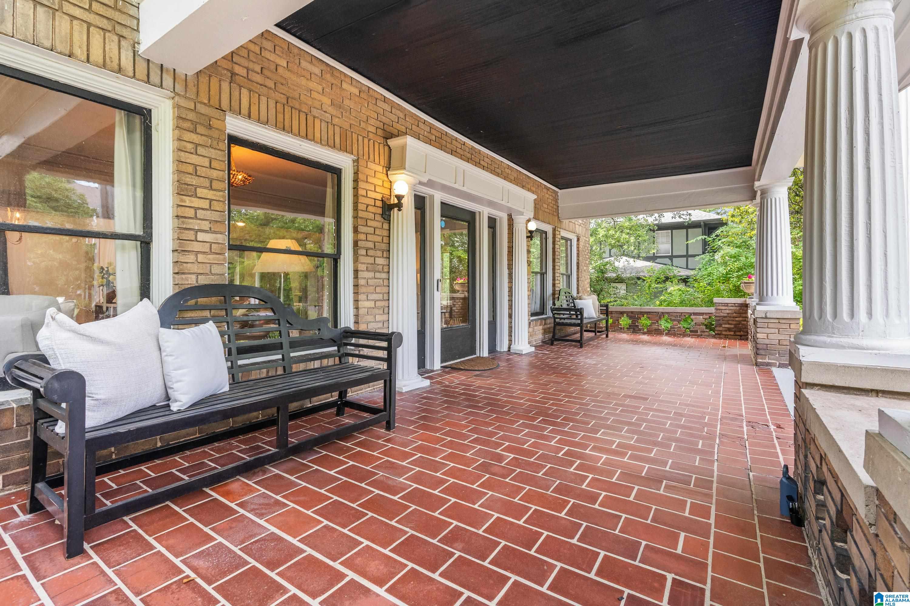 1117 LAKEVIEW CRESCENT