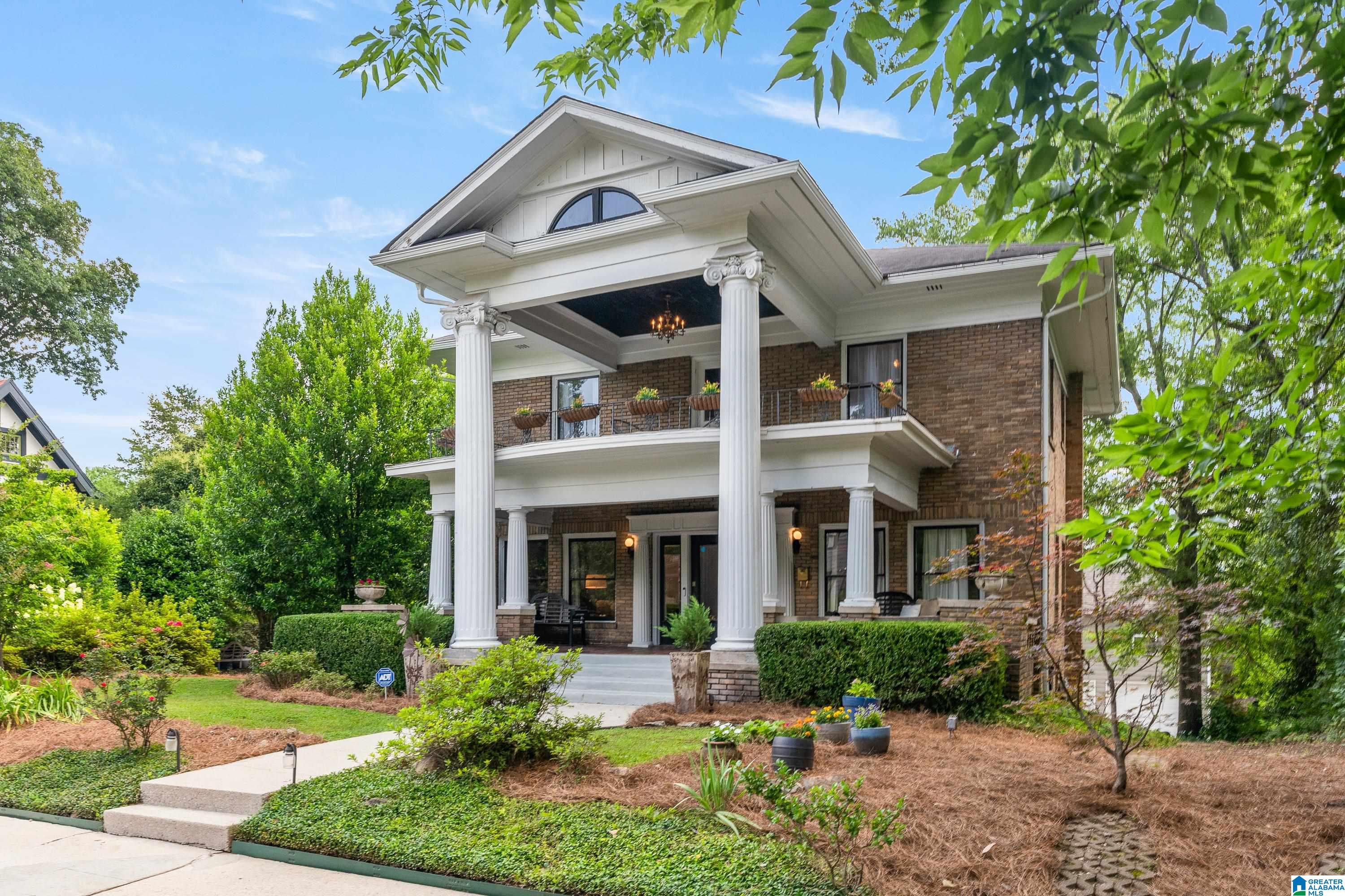1117 LAKEVIEW CRESCENT