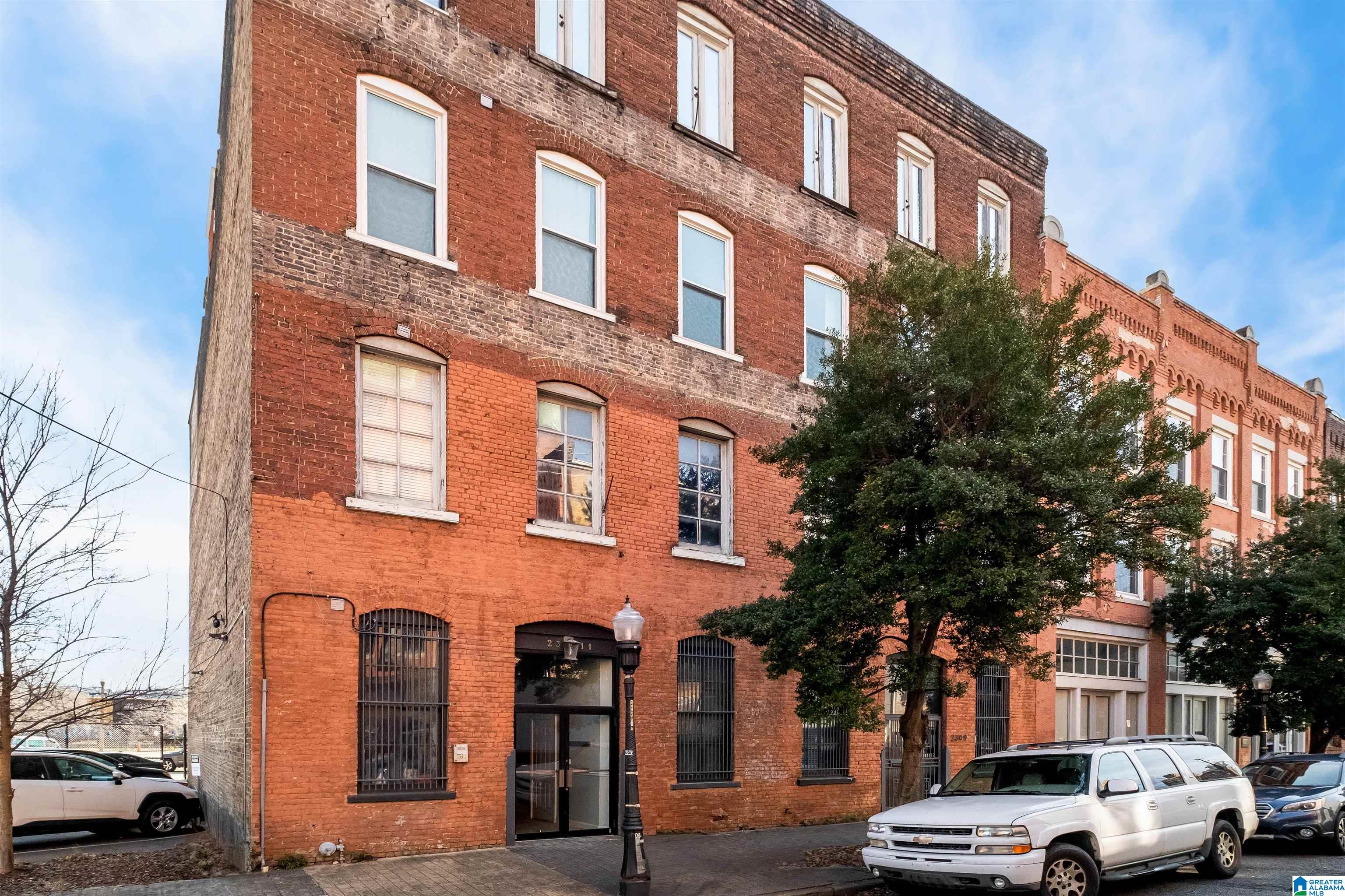 2311 MORRIS AVENUE 300