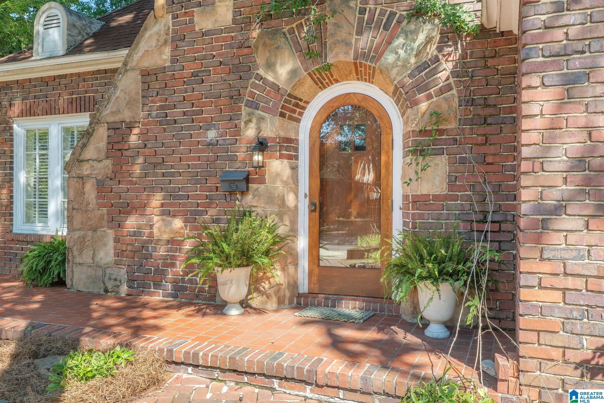 825 LINWOOD ROAD