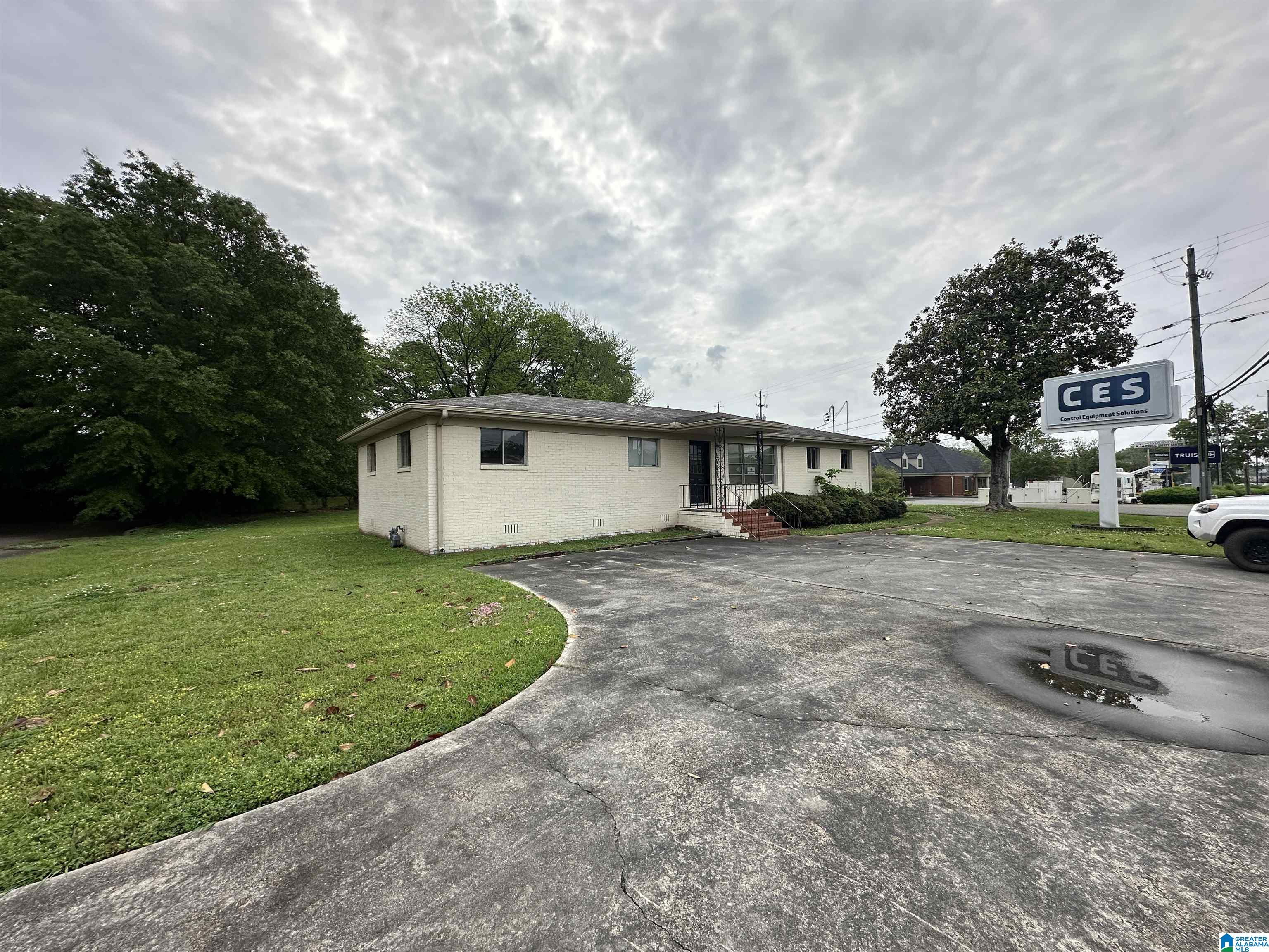 1401 THOMPSON CIRCLE