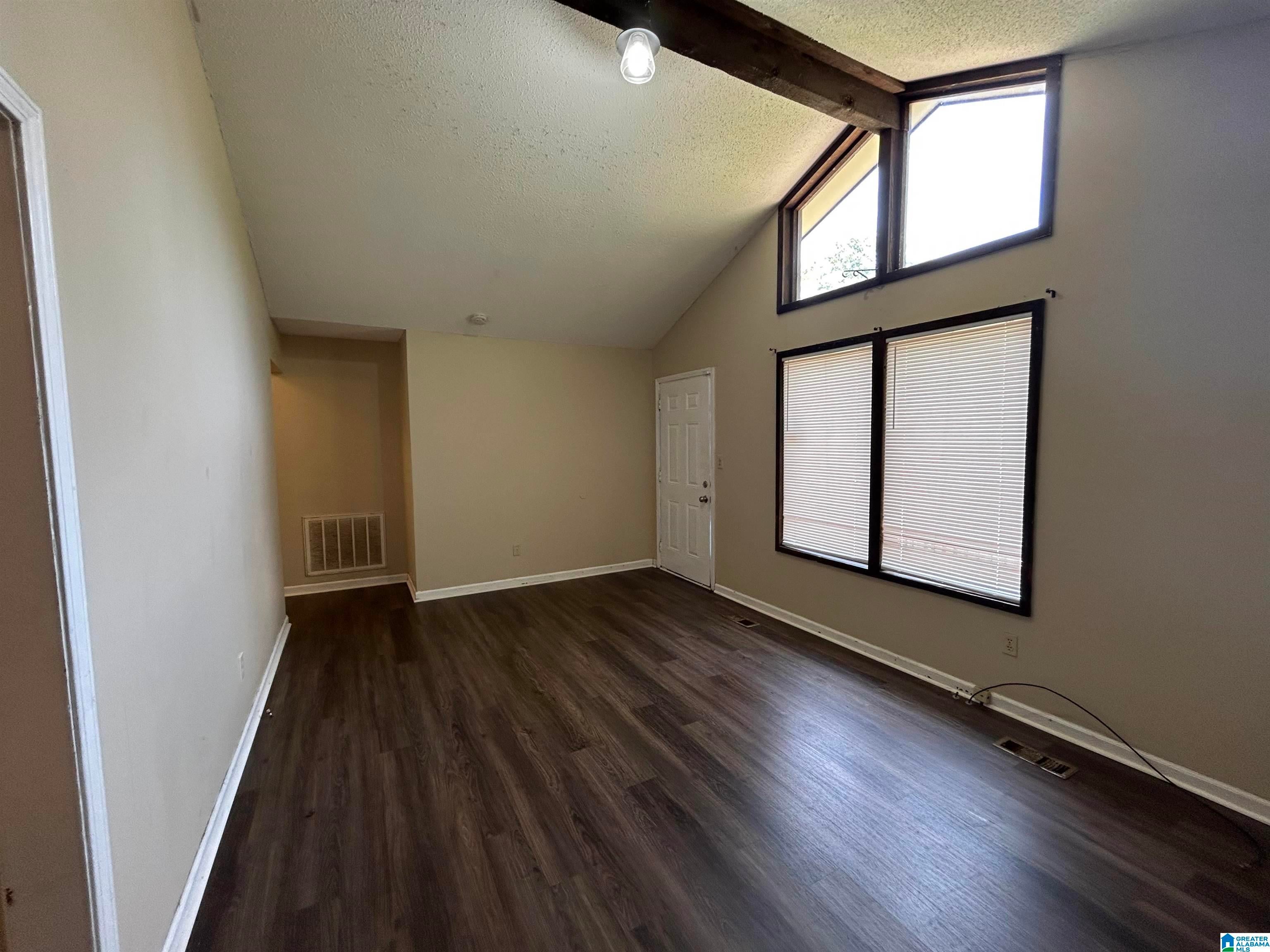 3046 APPLE VALLEY LANE