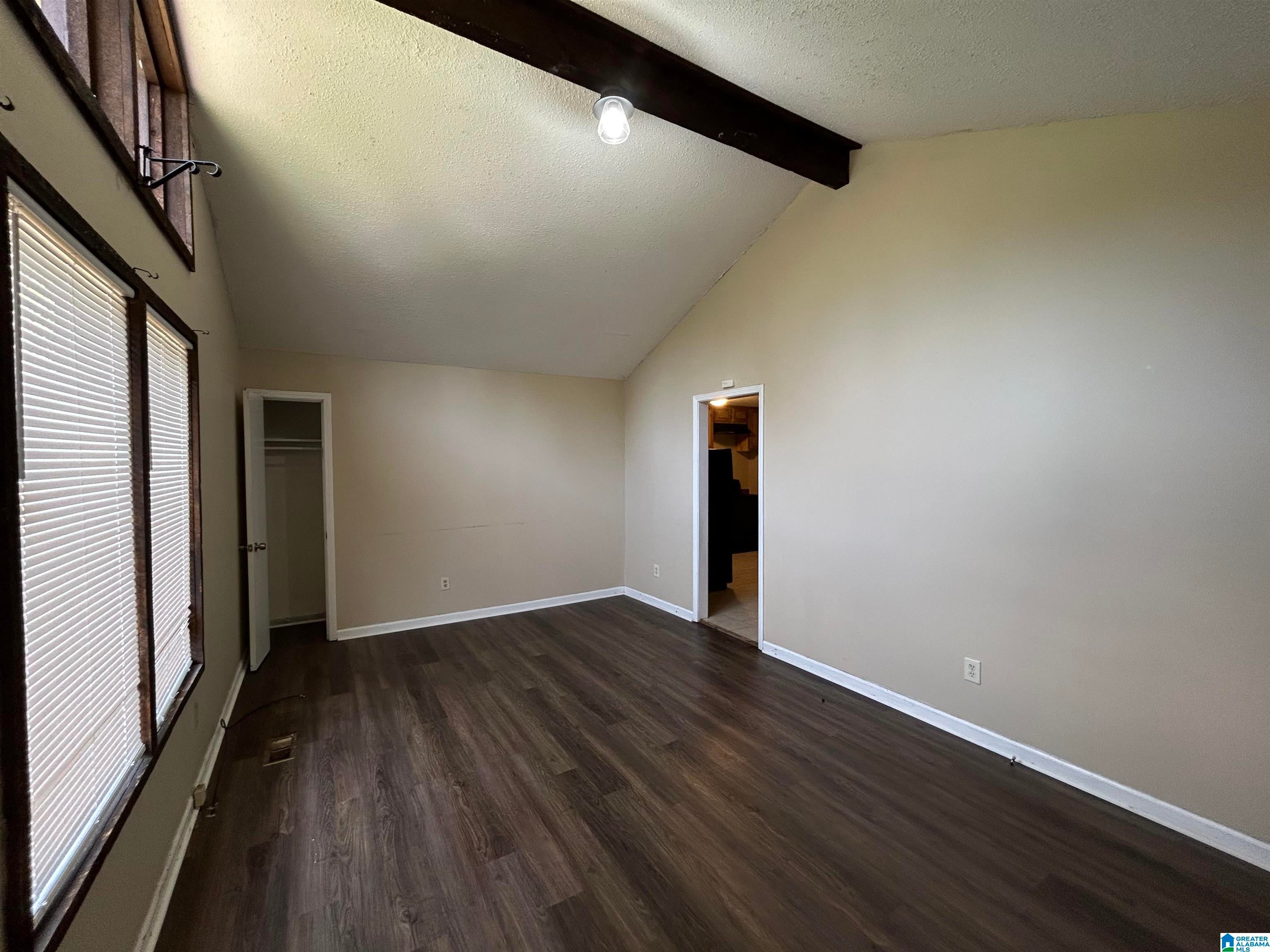 3046 APPLE VALLEY LANE